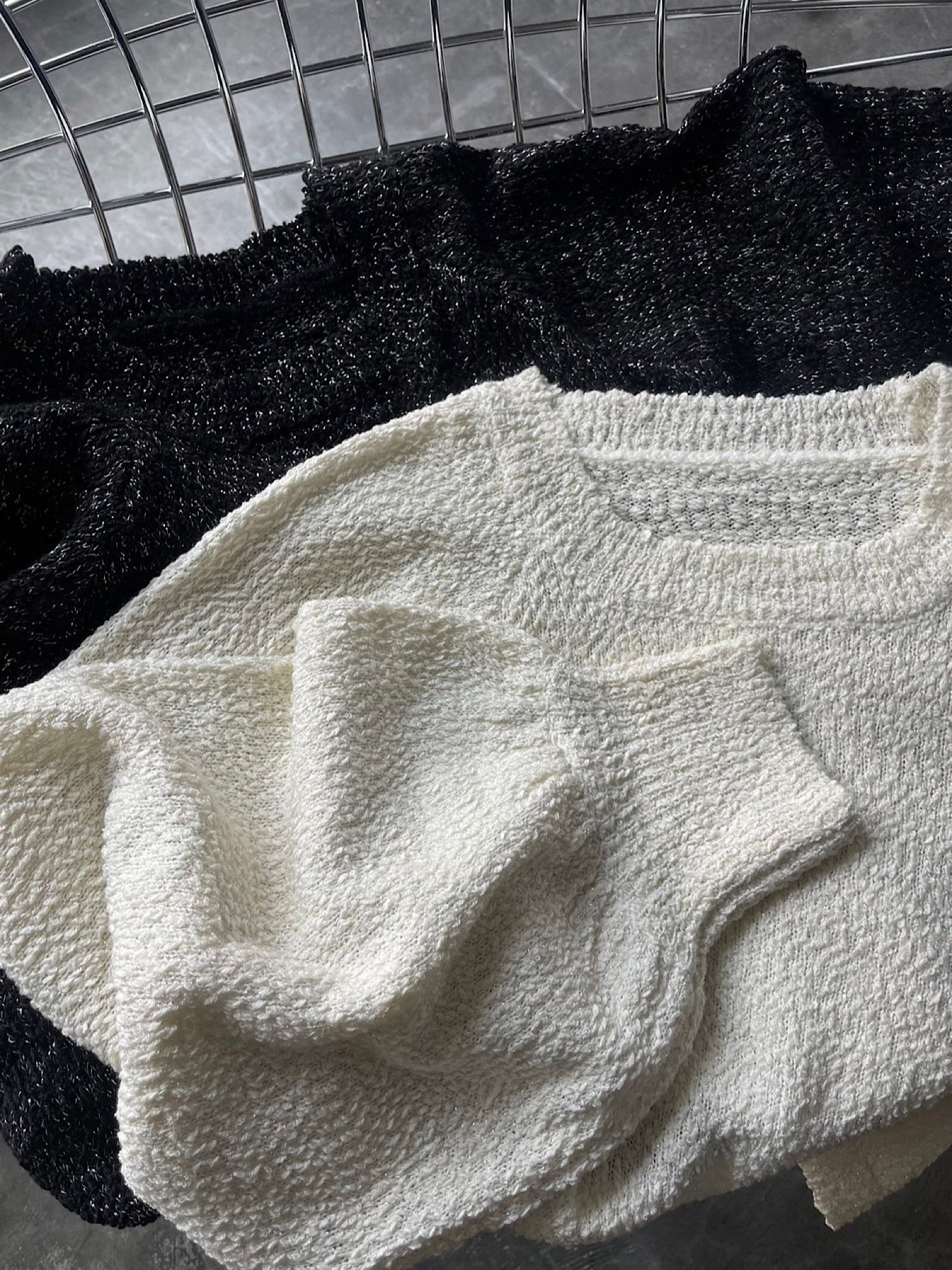 Volume sleeve glitter knit tops