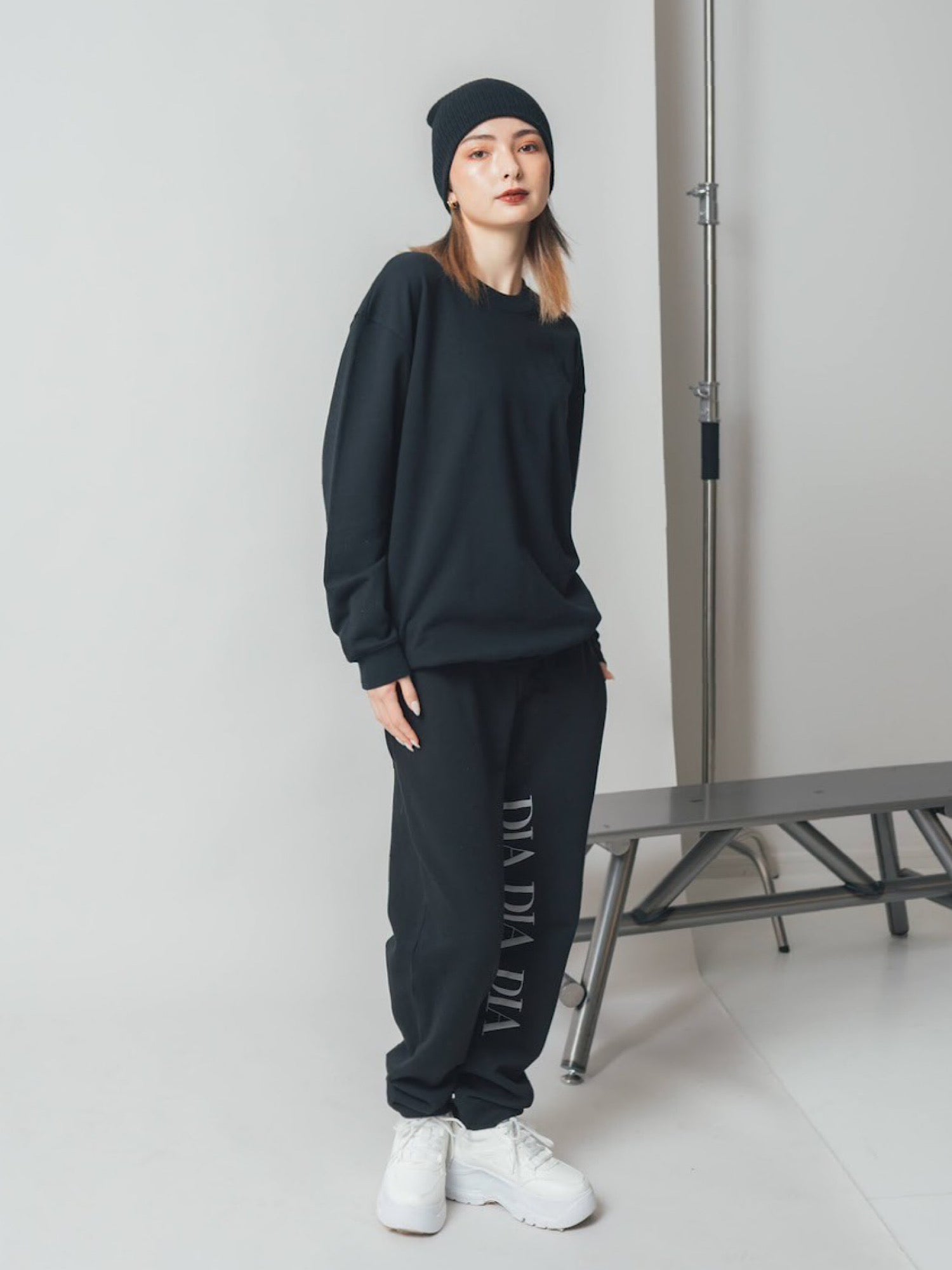 Vertical logo sweat pants