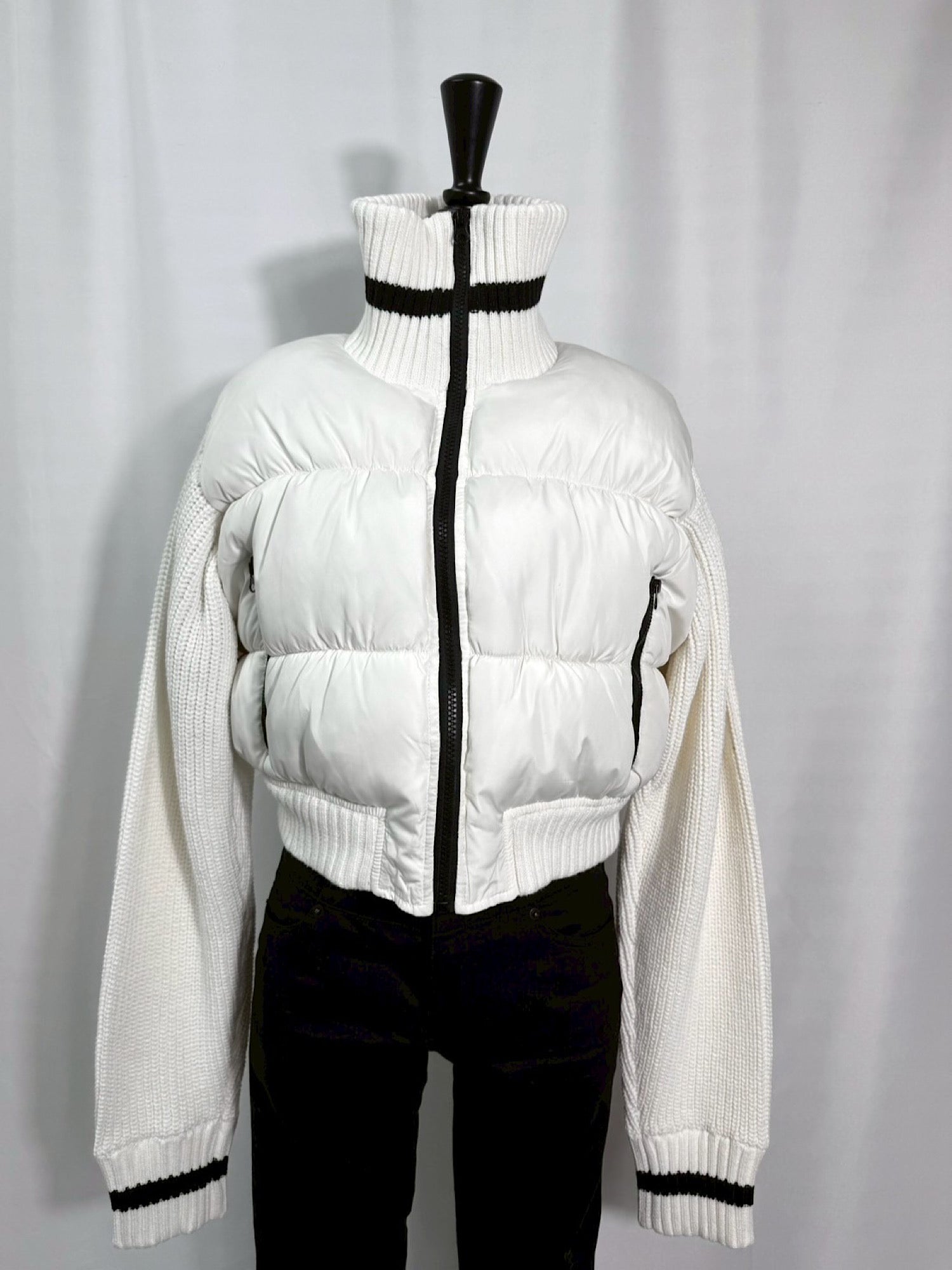 Accent color knit docking puffy blouson