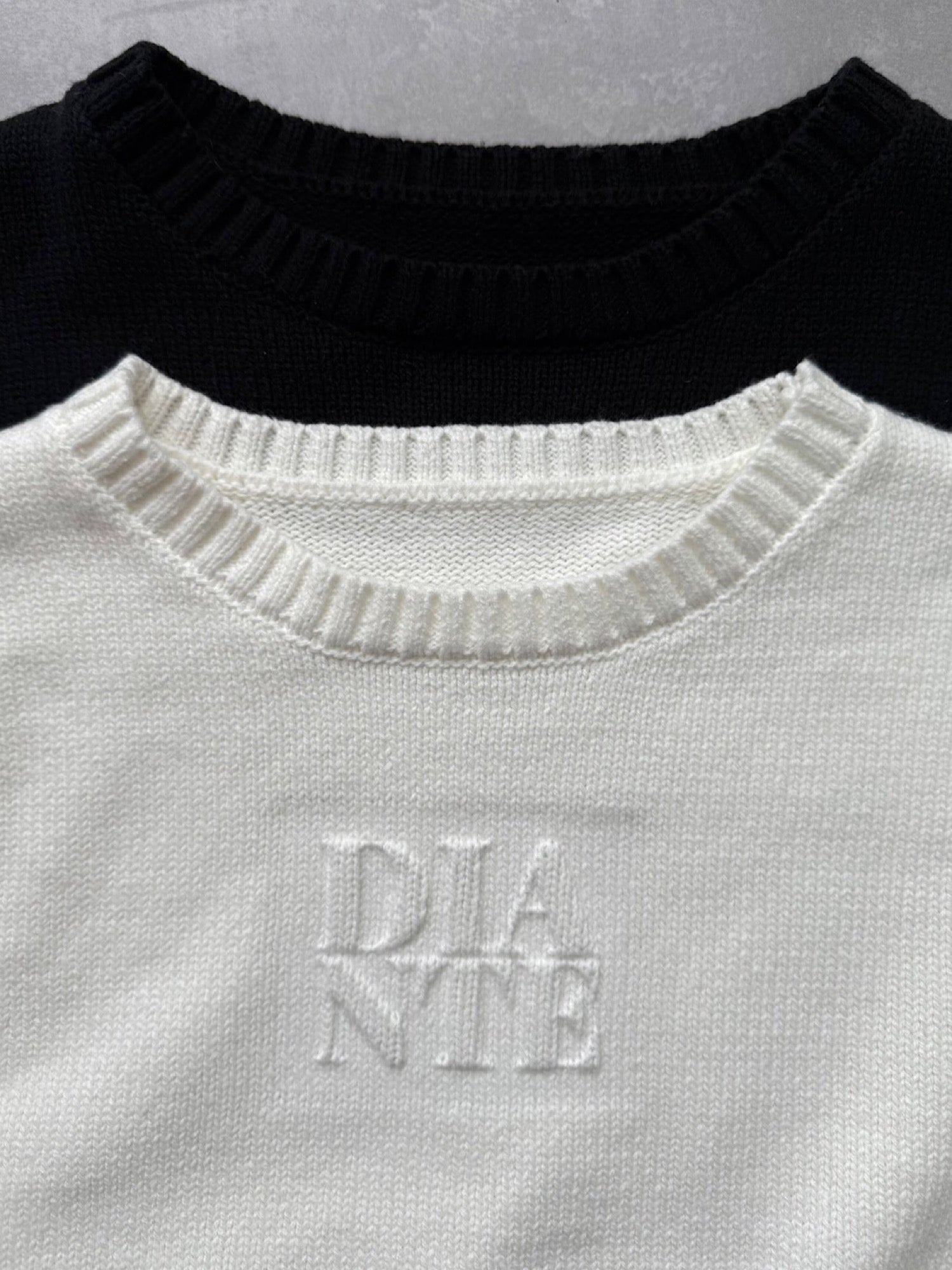 Emboss logo half sleeve knit