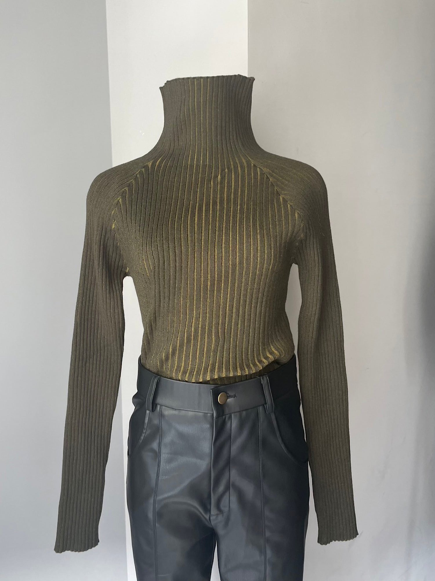 Multi color stand neck rib knit