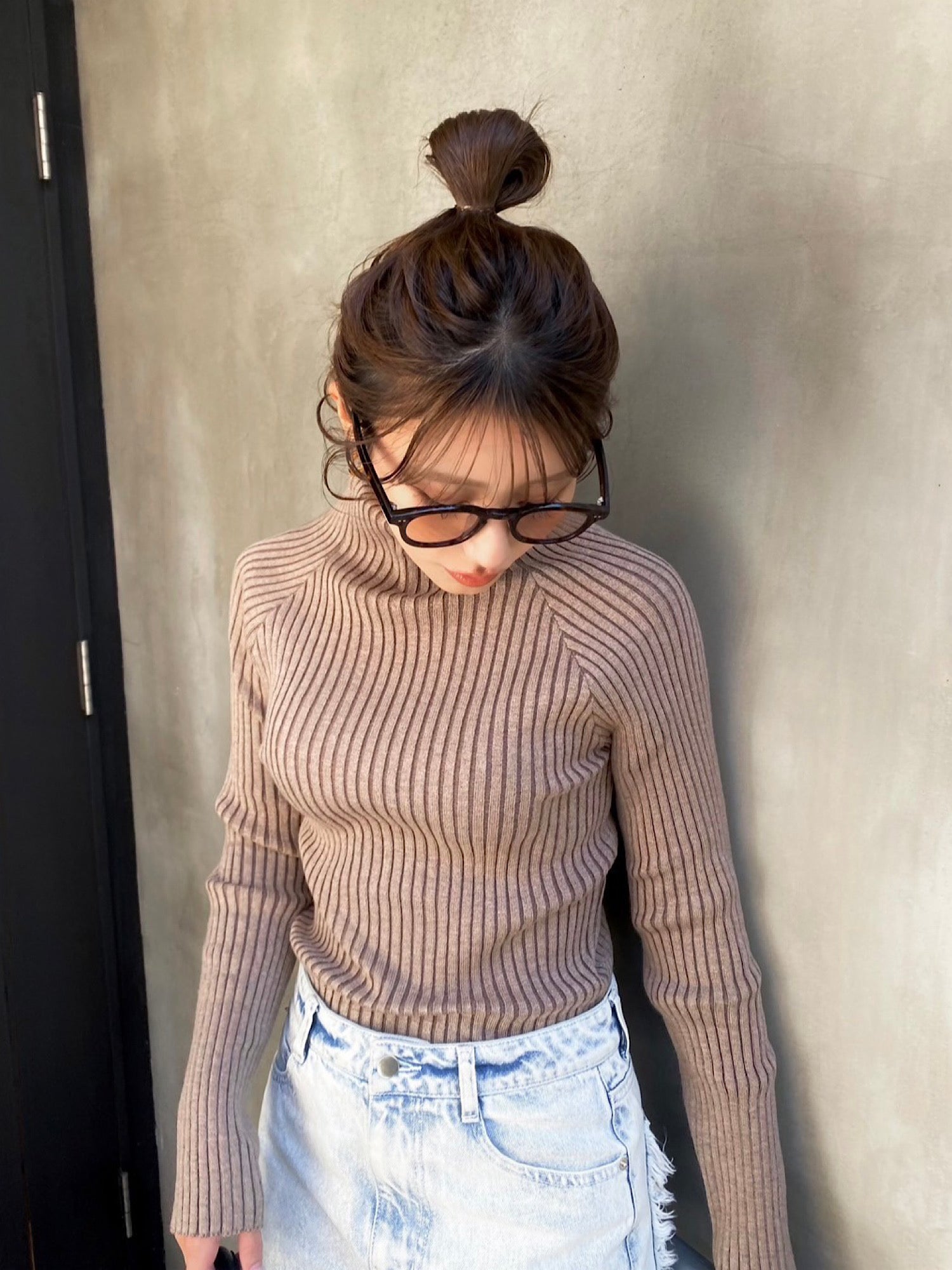 Multi color stand neck rib knit