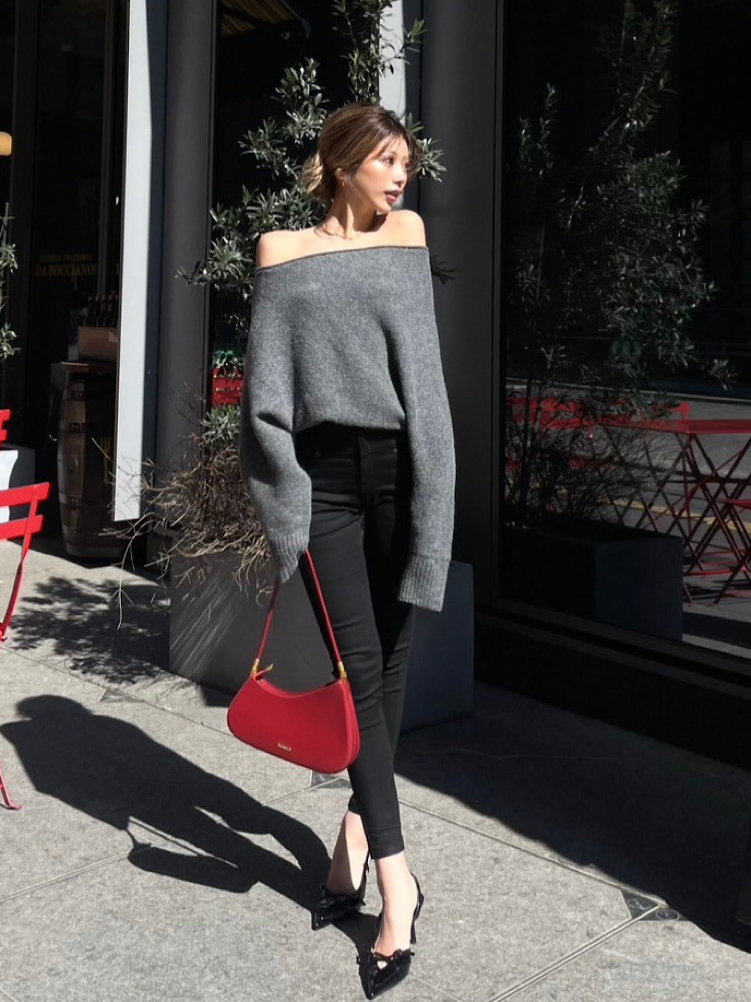 Accent logo curve shoulder bag