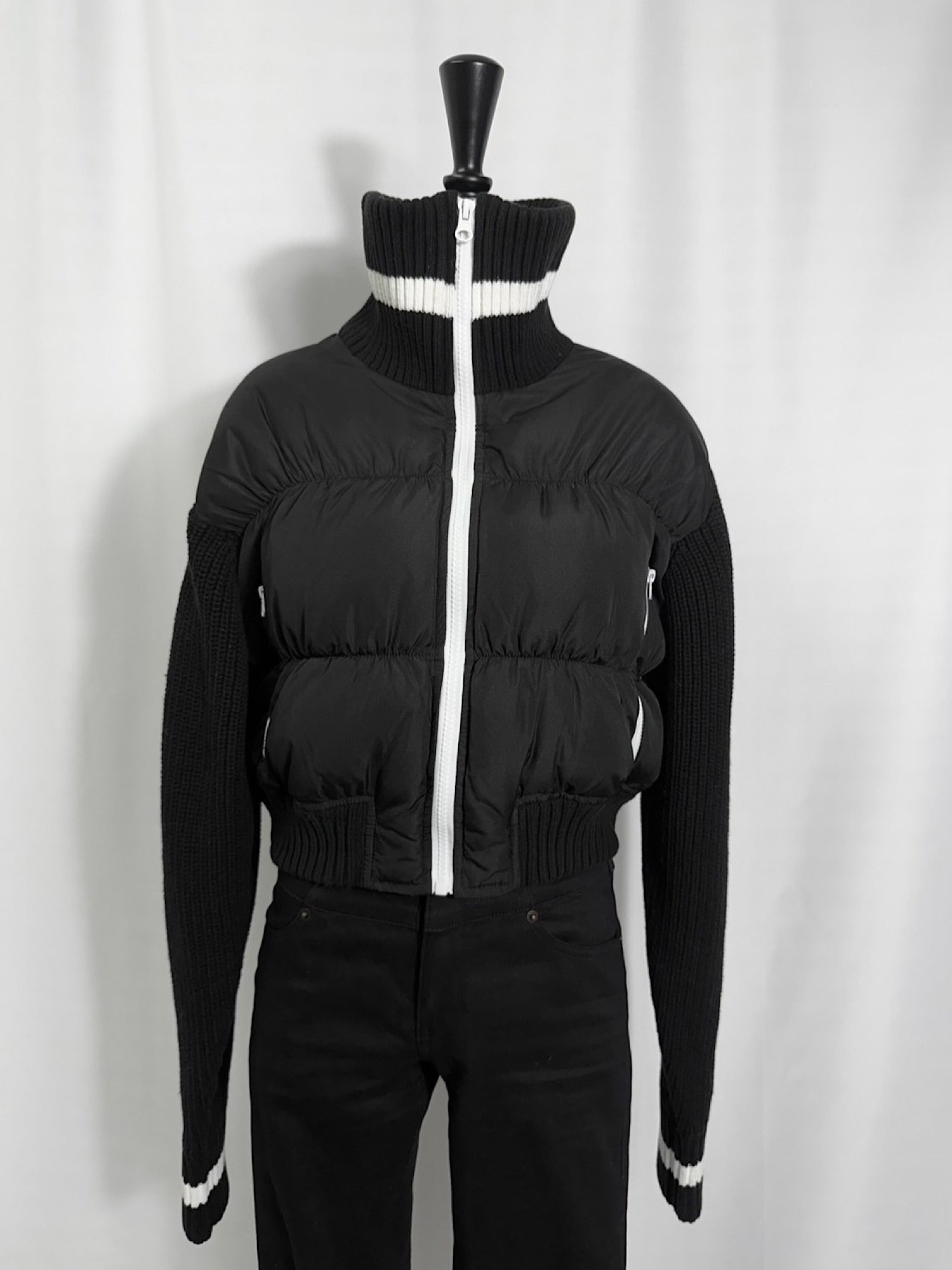 Accent color knit docking puffy blouson