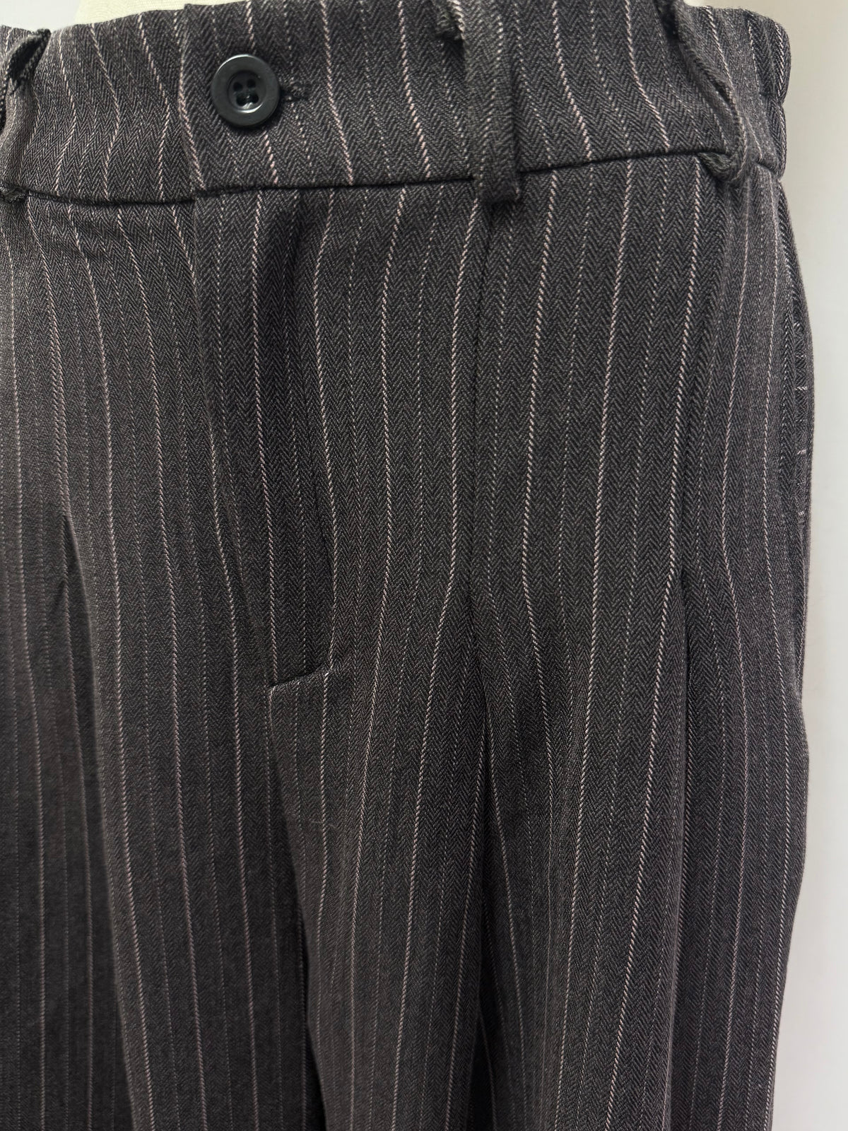 Two tuck stripe loose pants