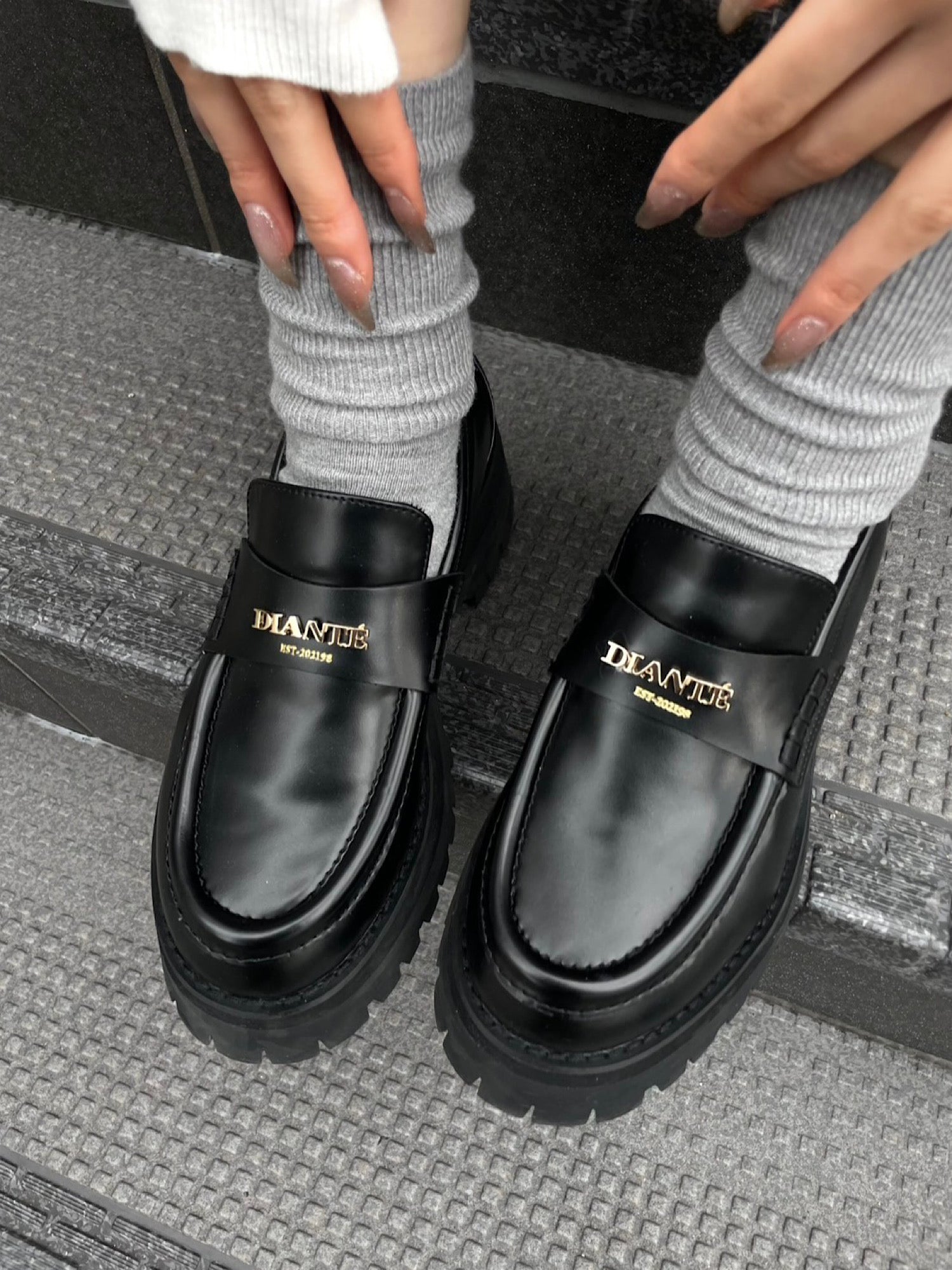 Logo plate wedge sole loafers | DIANTÉ (ディアンテ)公式通販サイト