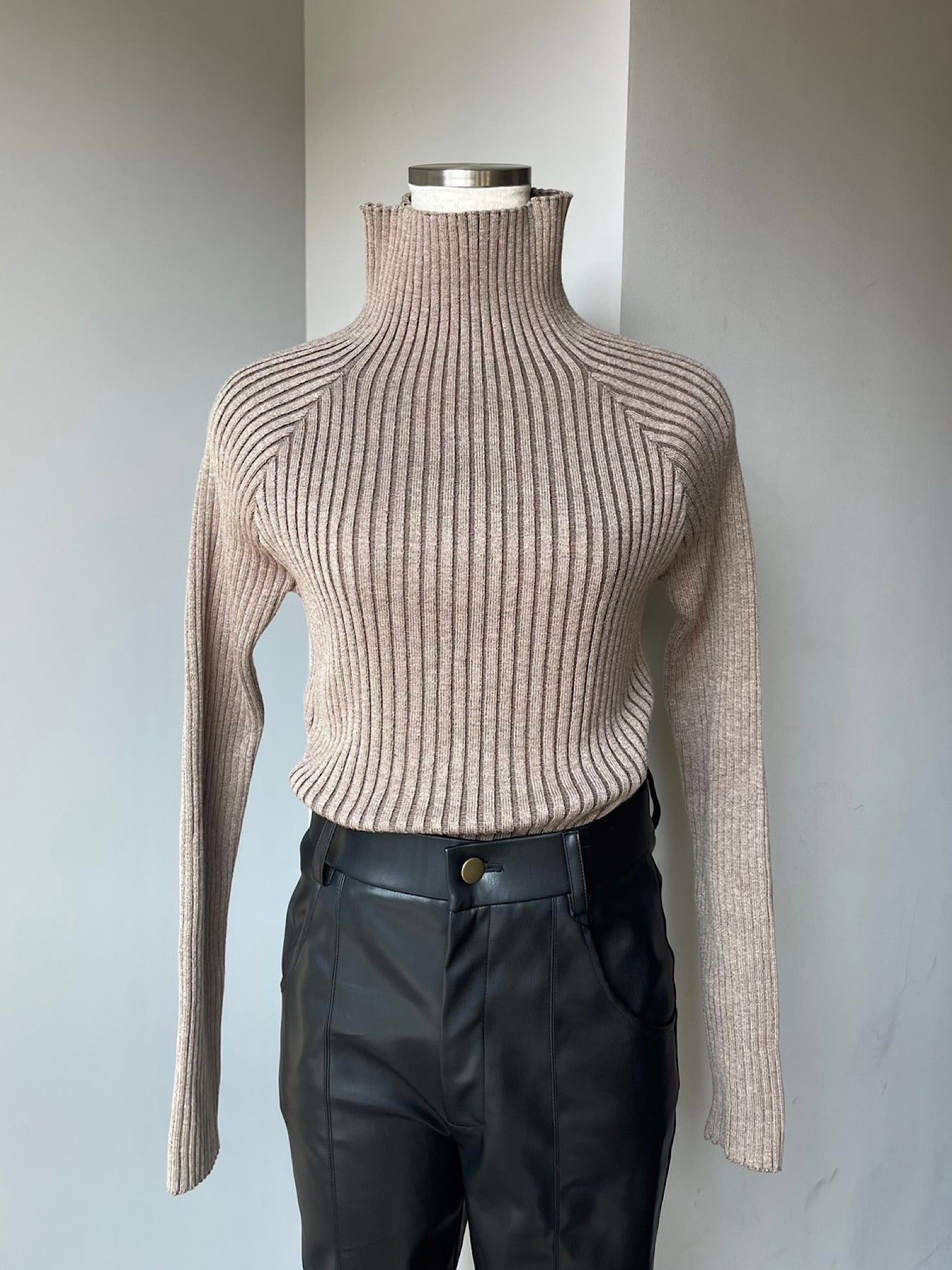 Multi color stand neck rib knit