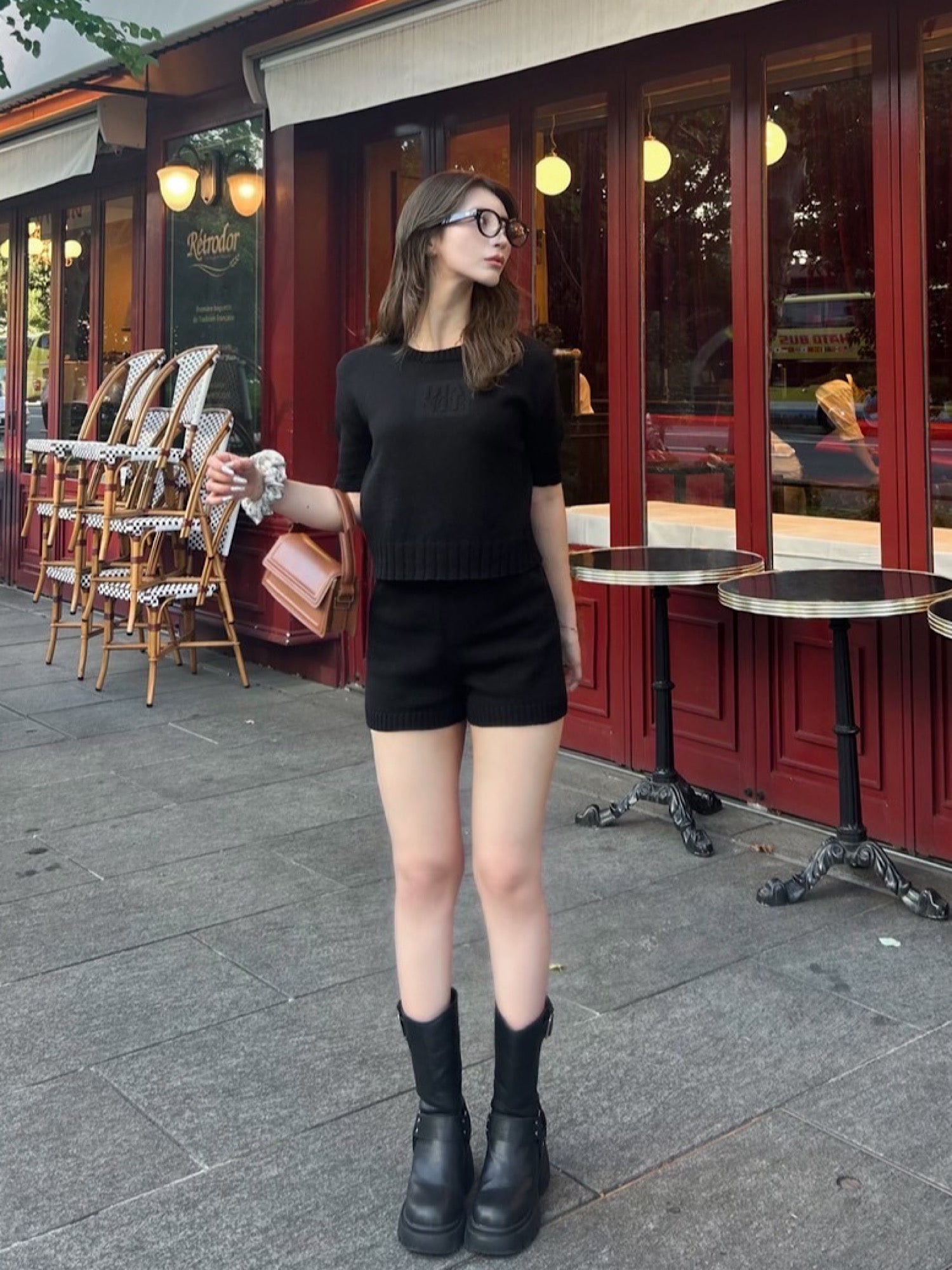 Emboss logo half sleeve knit