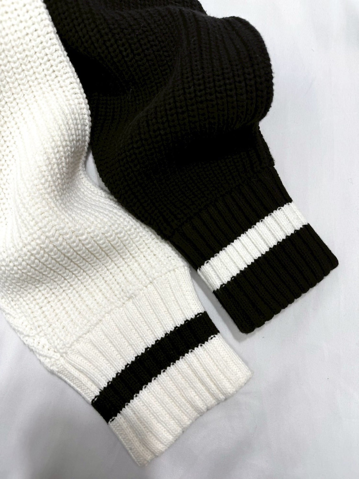 Accent color knit docking puffy blouson