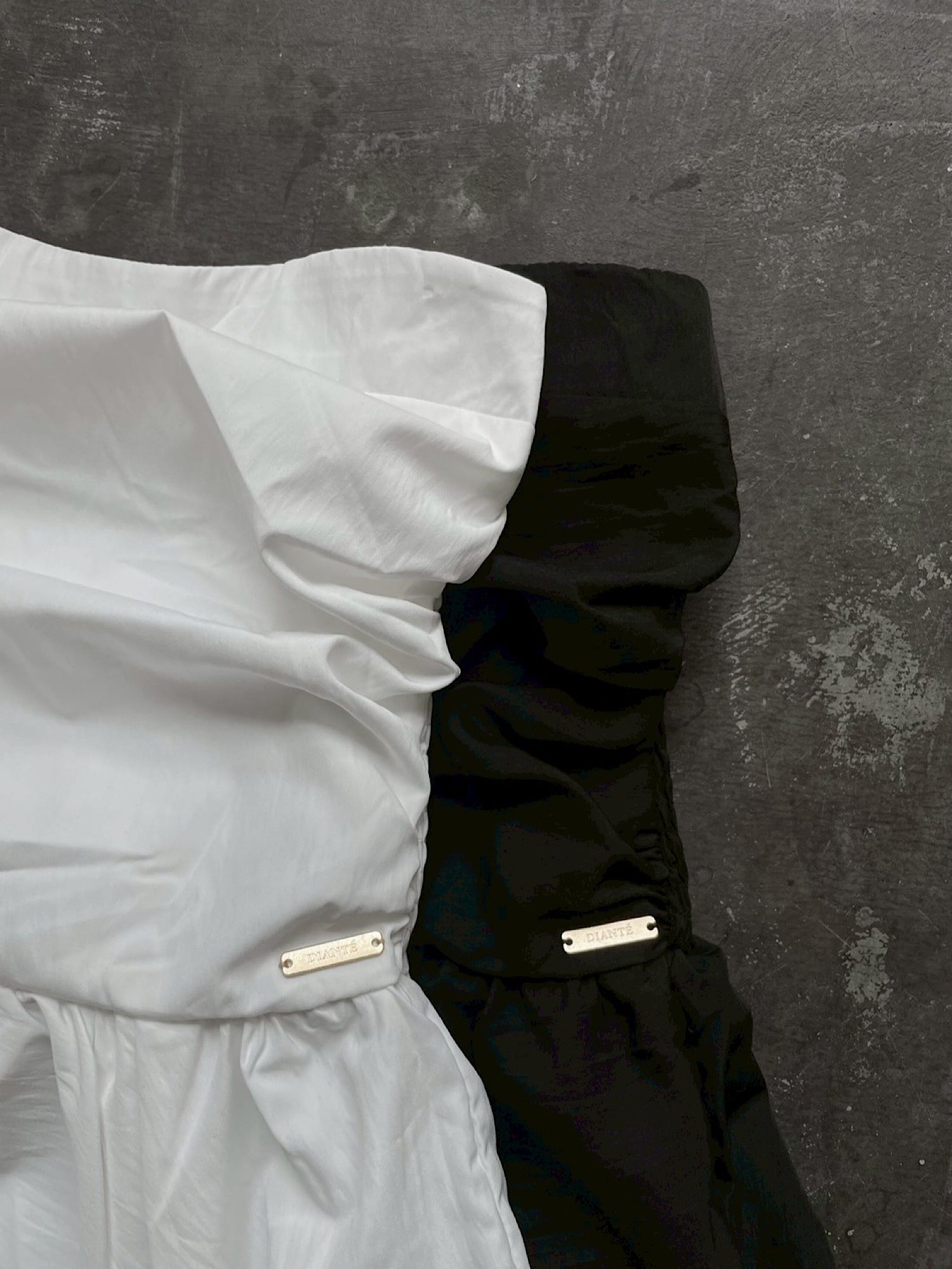 Initial plate peplum baretop