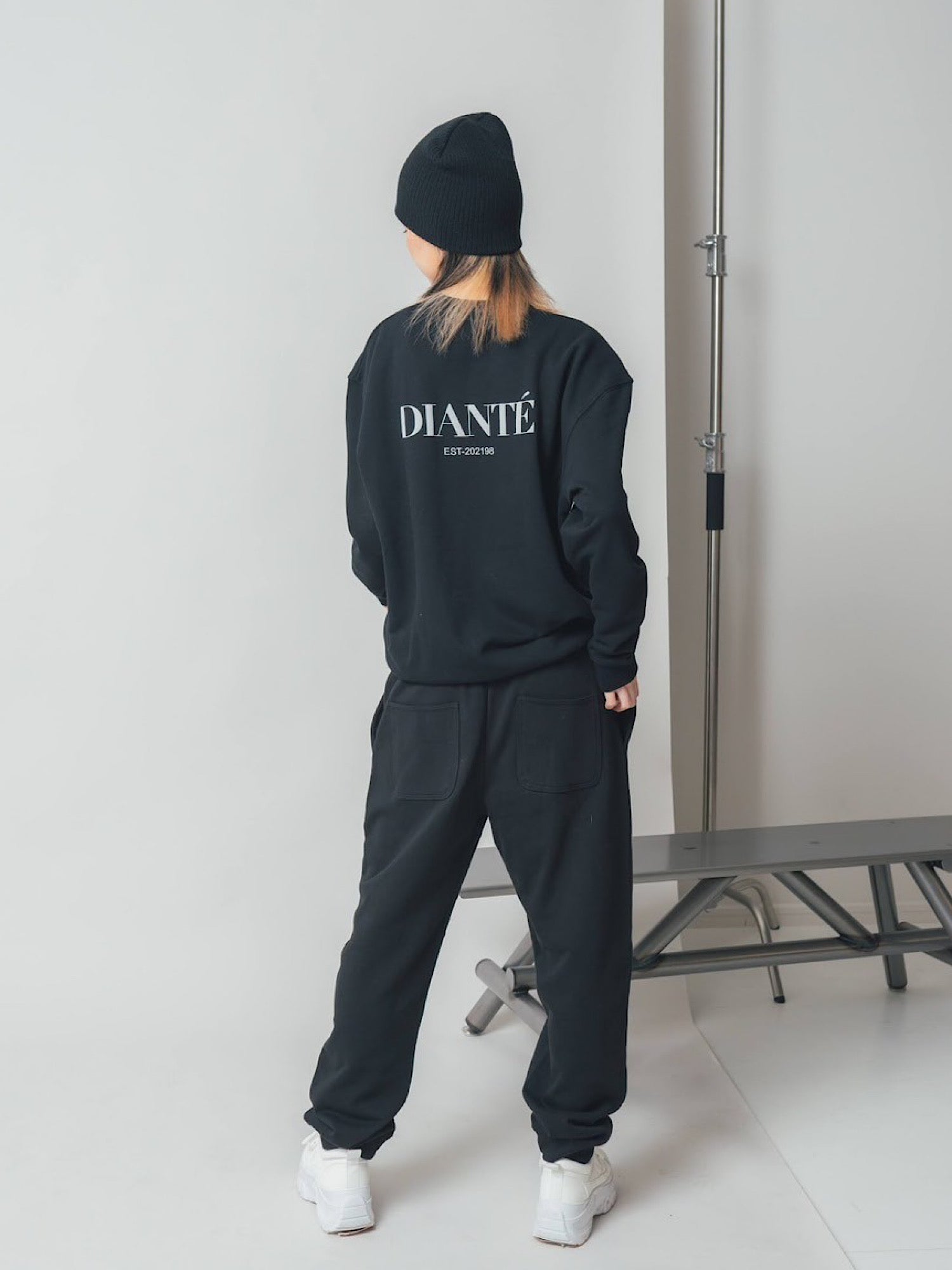 Vertical logo sweat pants