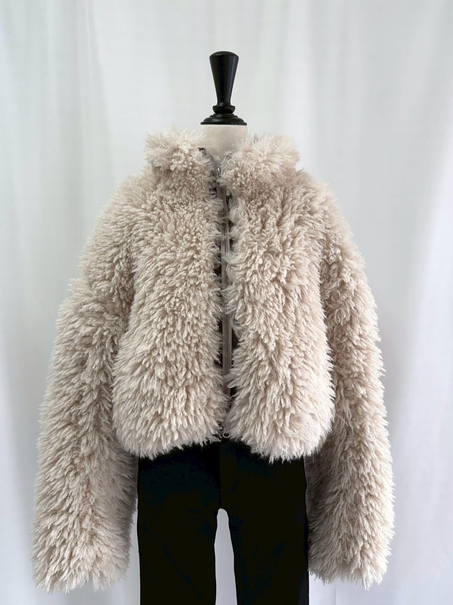 Fluffy boa cropped blouson