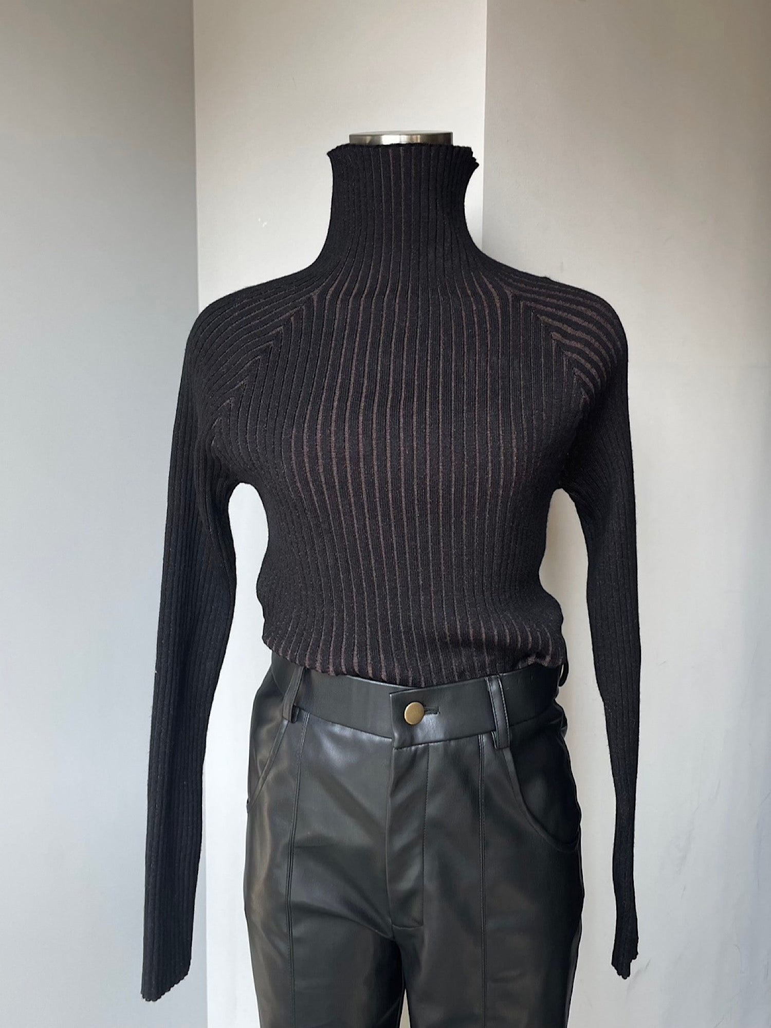 Multi color stand neck rib knit