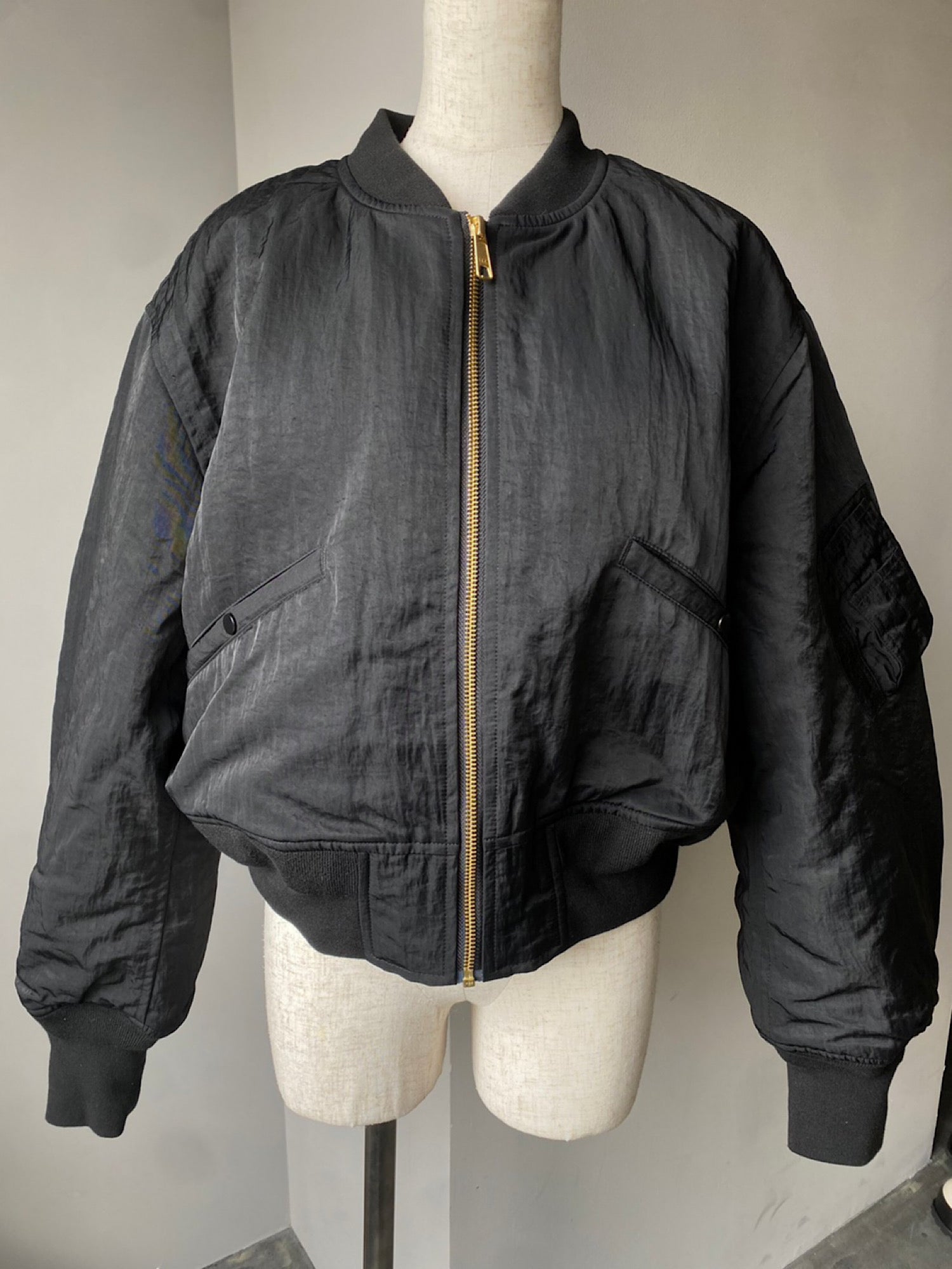 Cropped MA-1 blouson