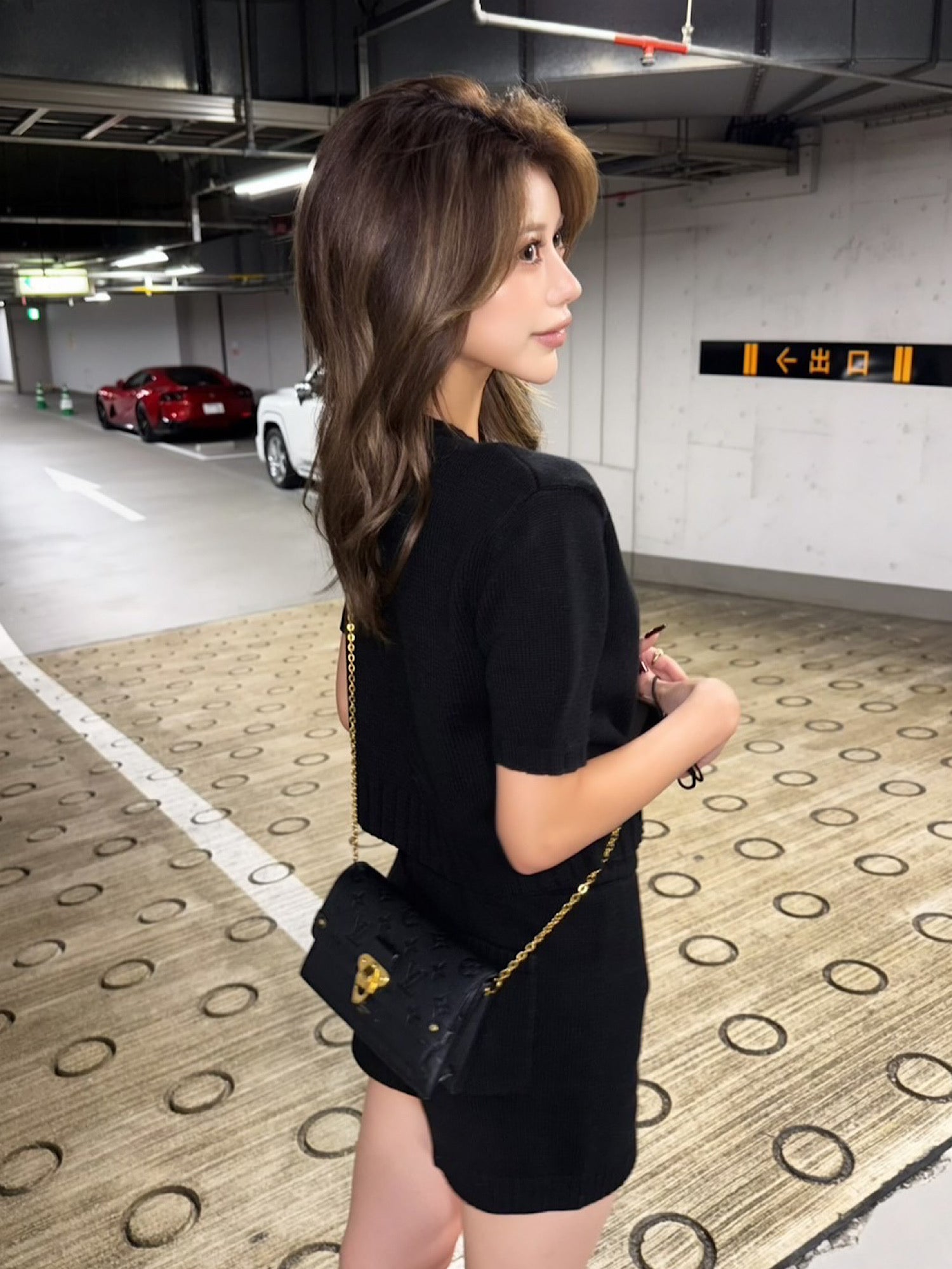 Emboss logo half sleeve knit