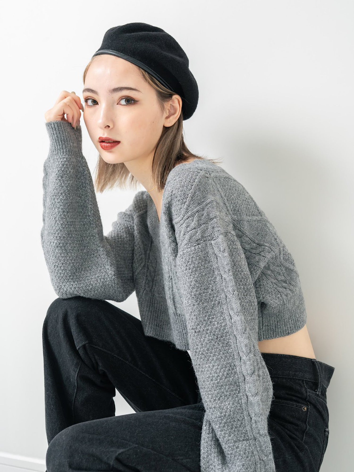 Bulky cable Vneck shrot knit