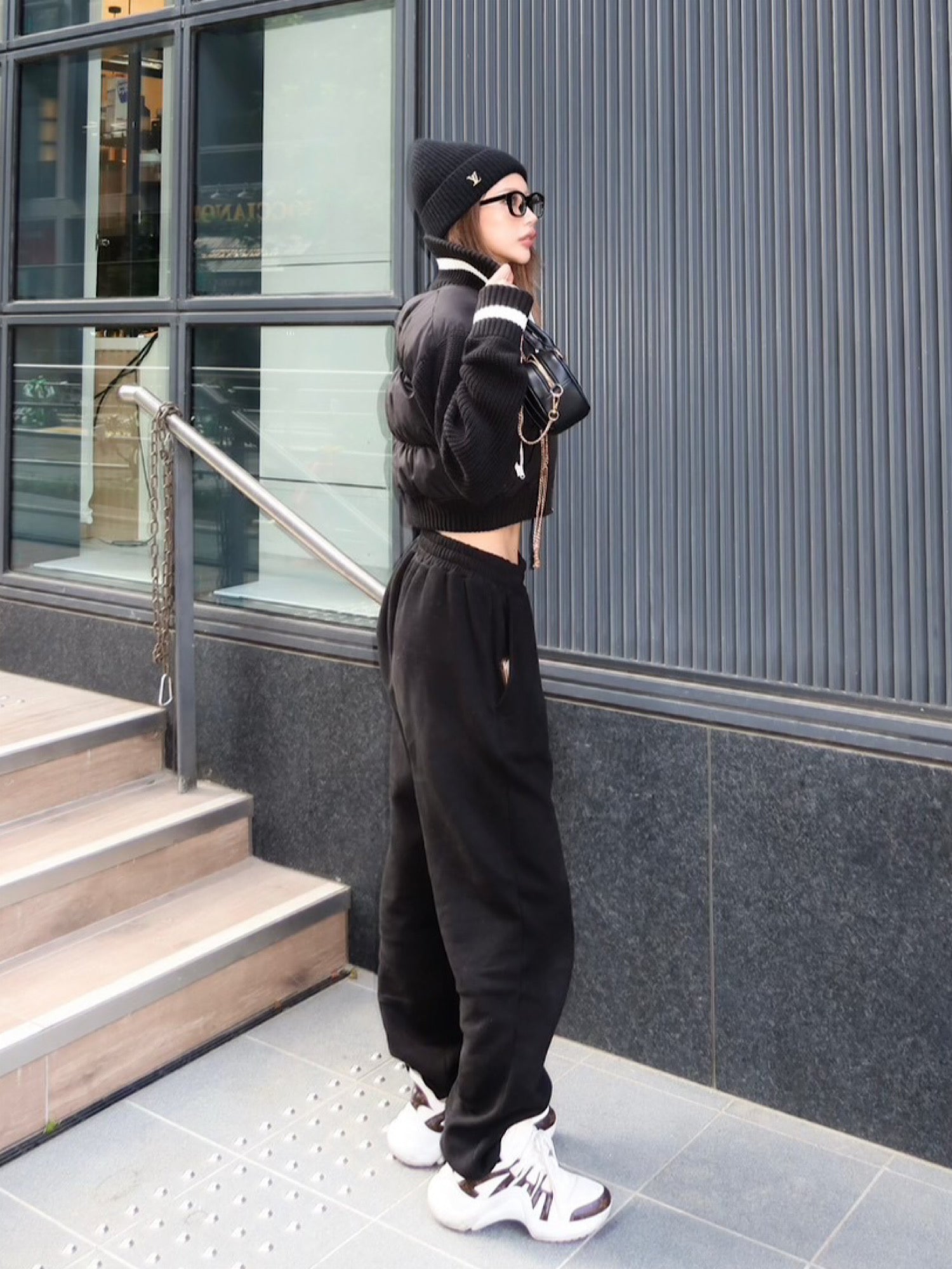 Accent color knit docking puffy blouson