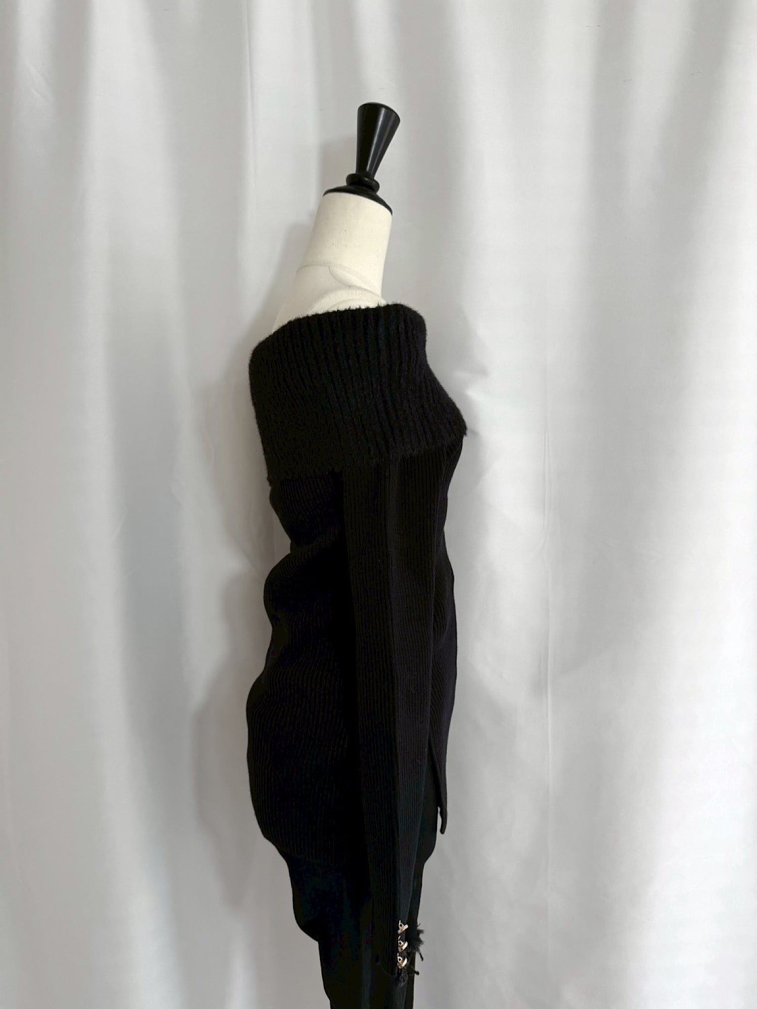 Off shoulder shaggy knit