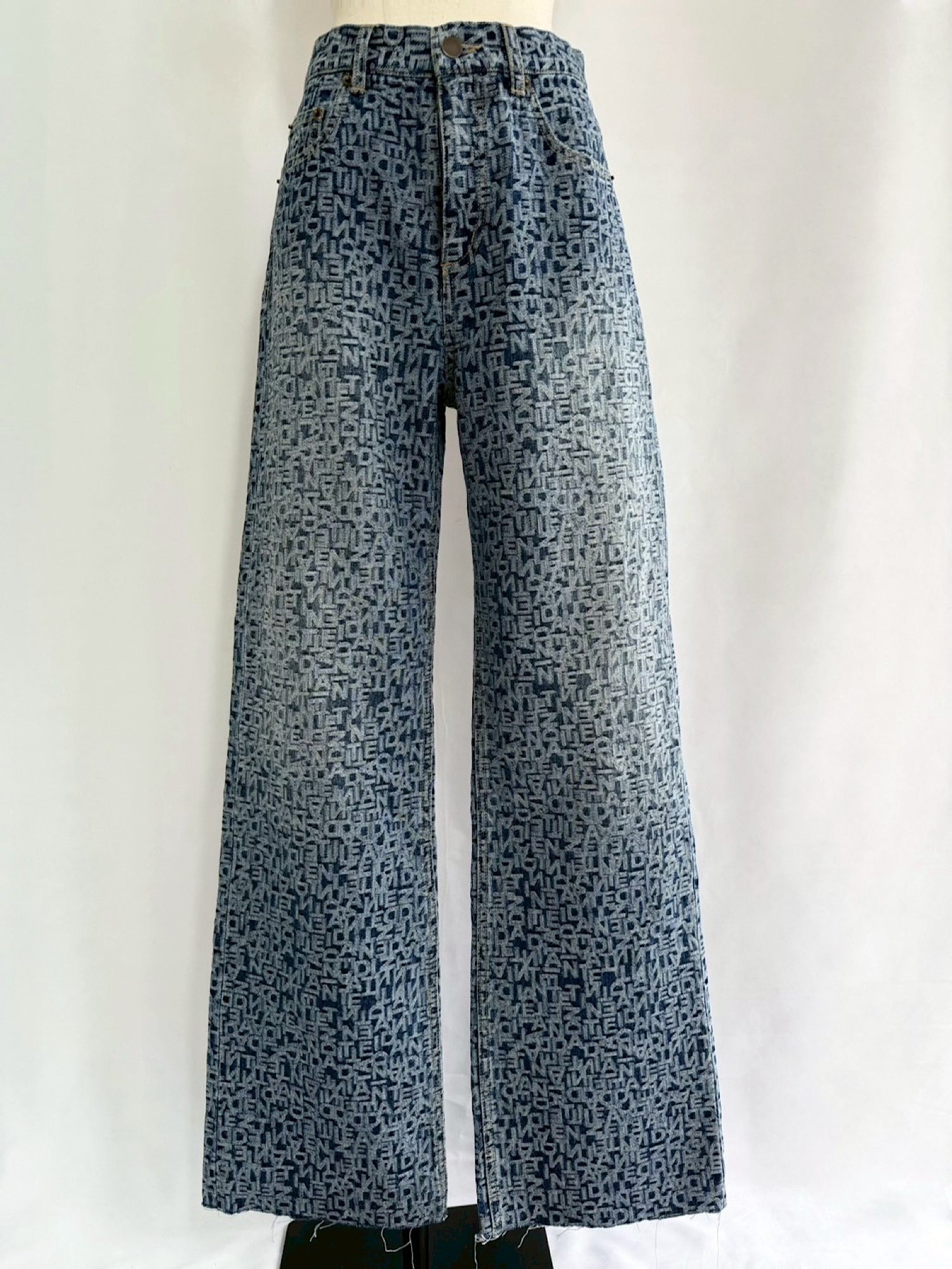 【予約】Graffiti embroidery loose denim(1月下旬〜2月上旬発送予定)