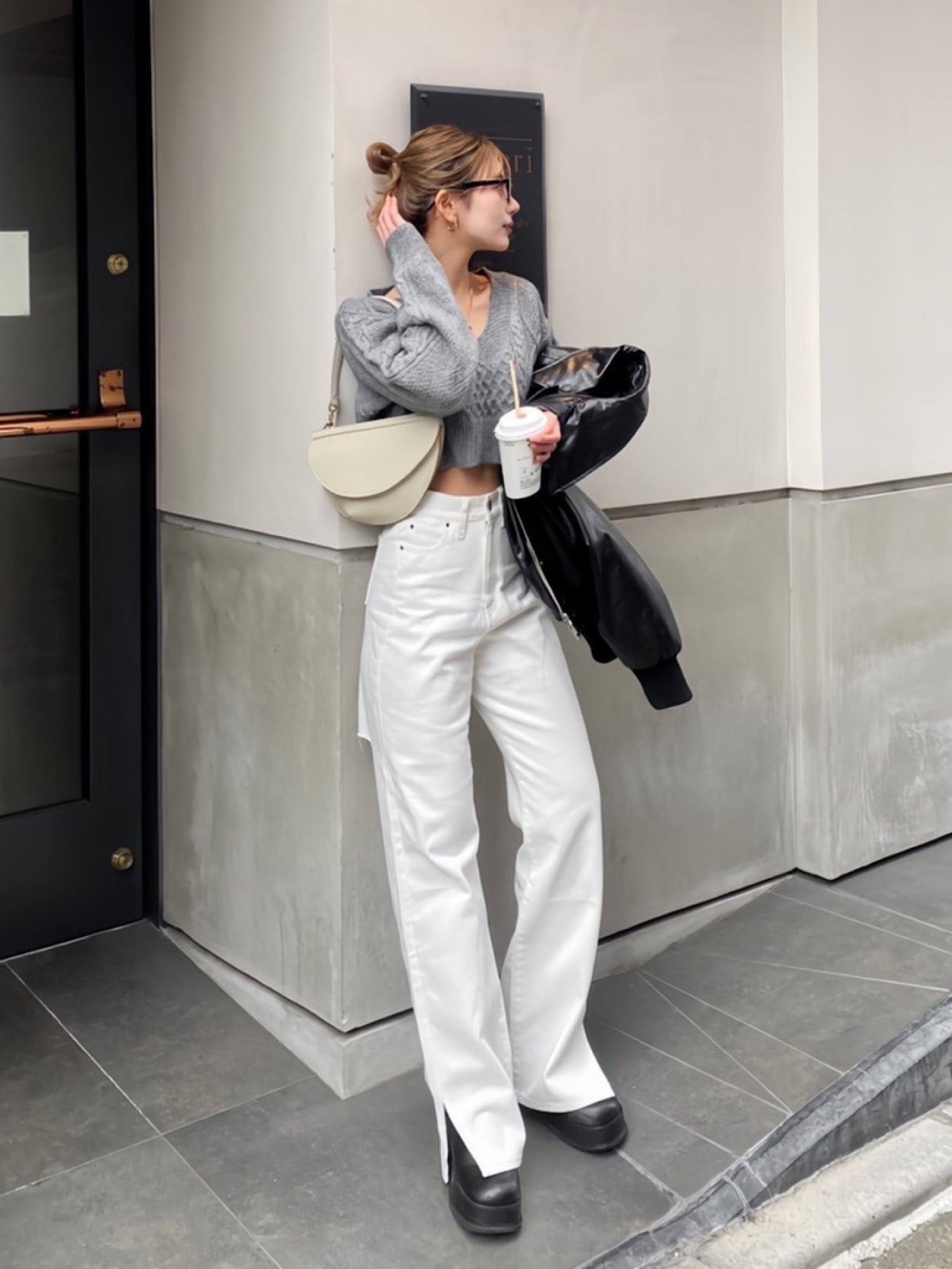 Bulky cable Vneck shrot knit