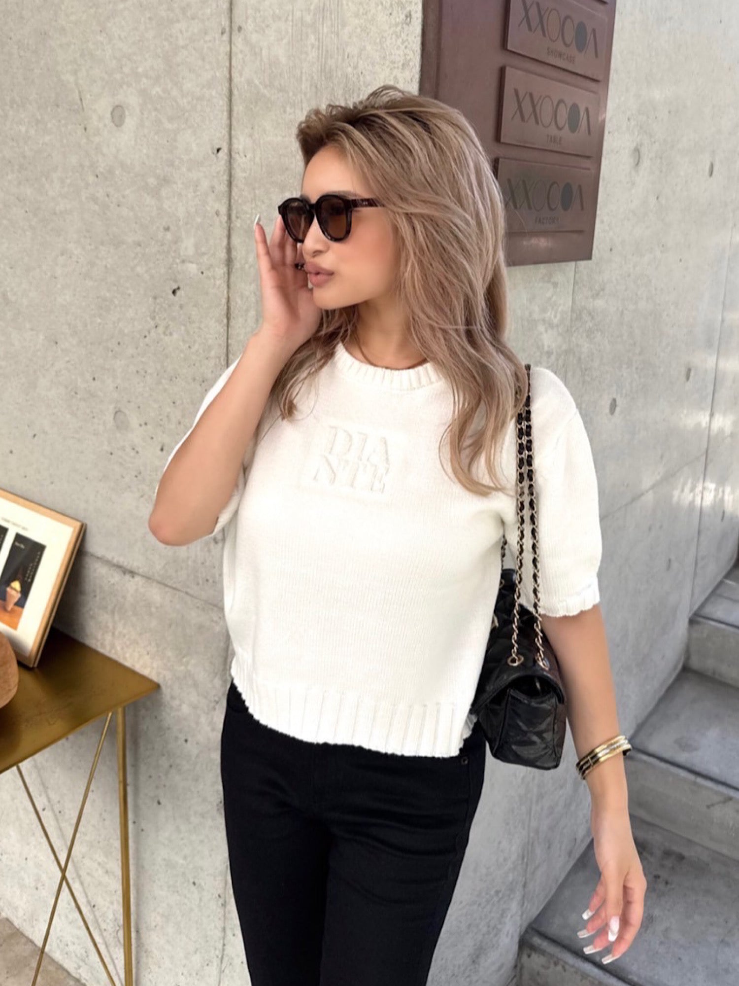 Emboss logo half sleeve knit