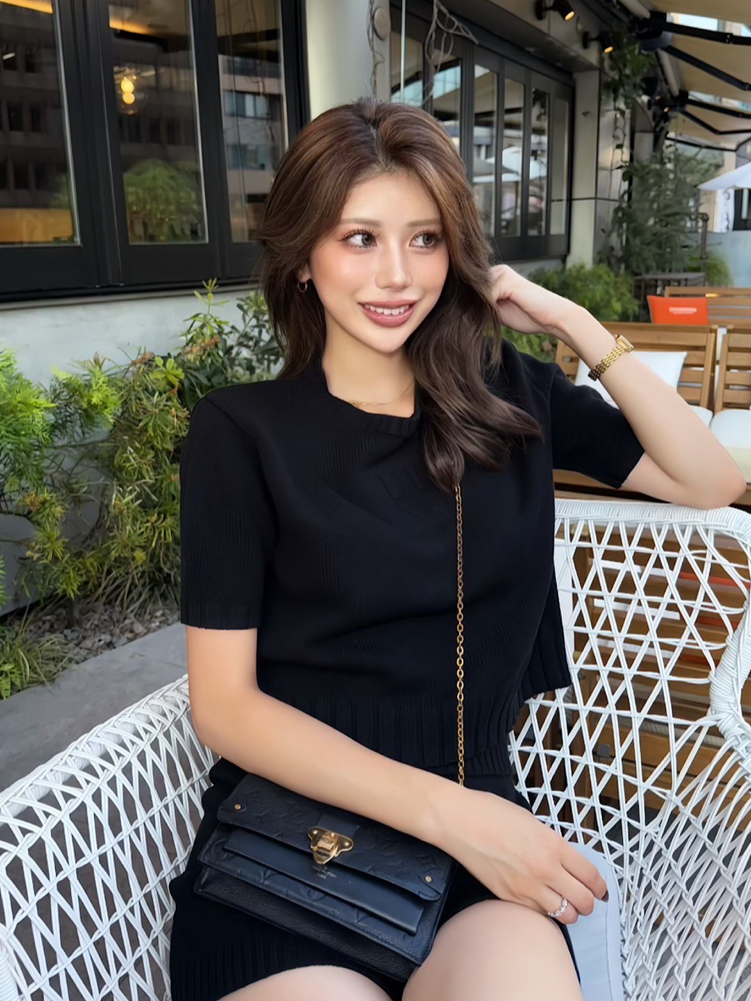 Emboss logo half sleeve knit