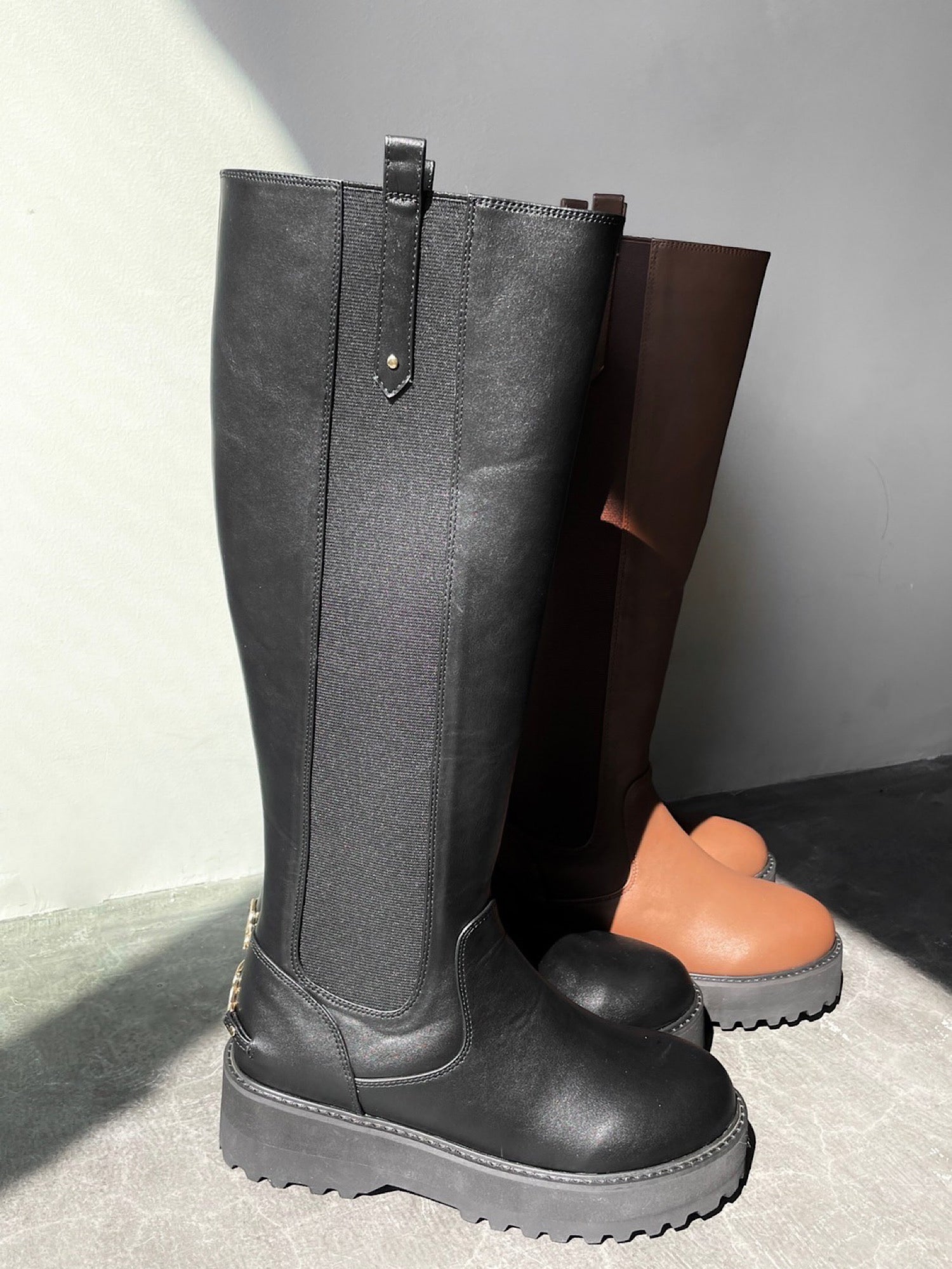 Logo heel long boots