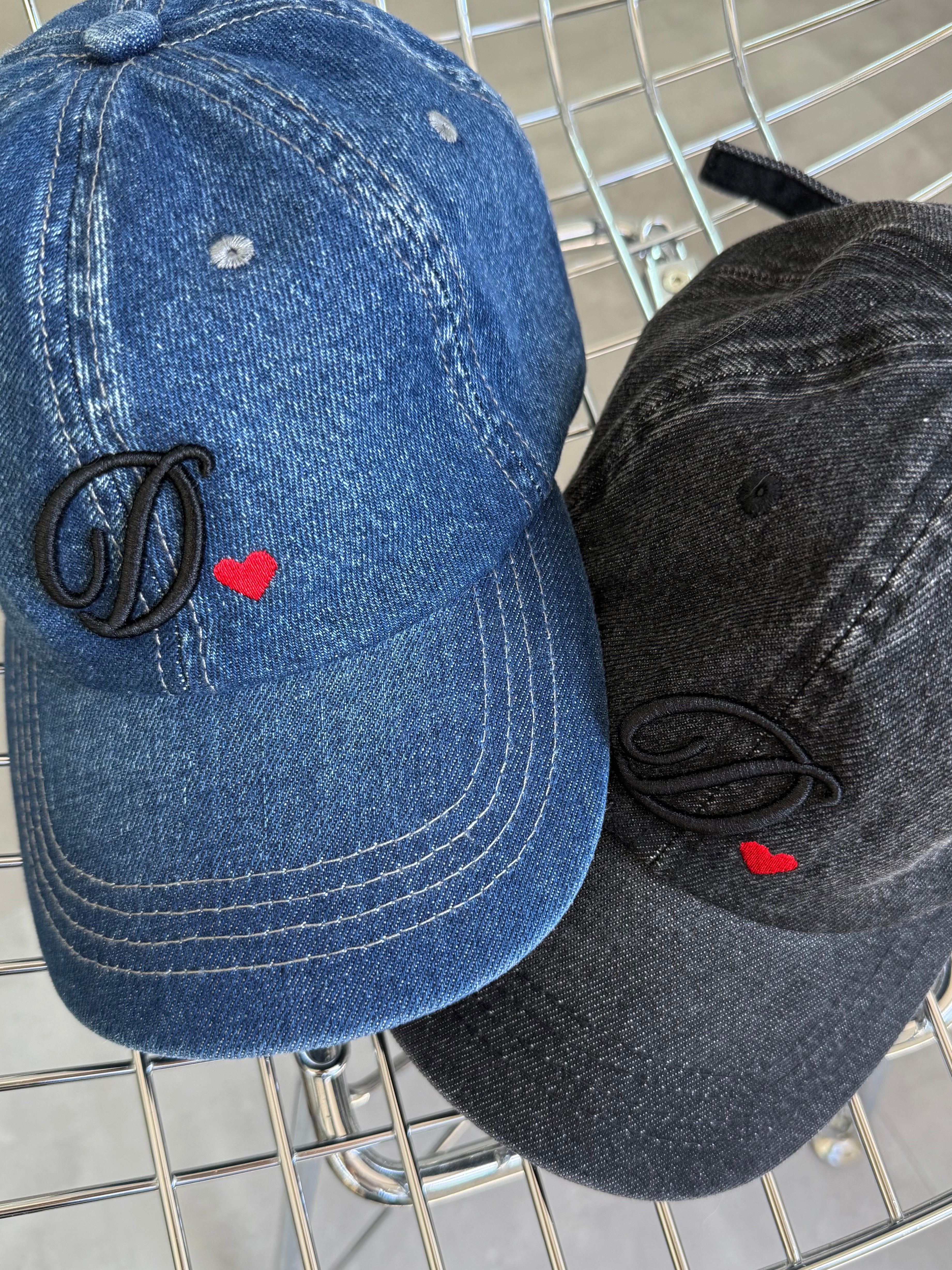 Script logo✕heart motif cap