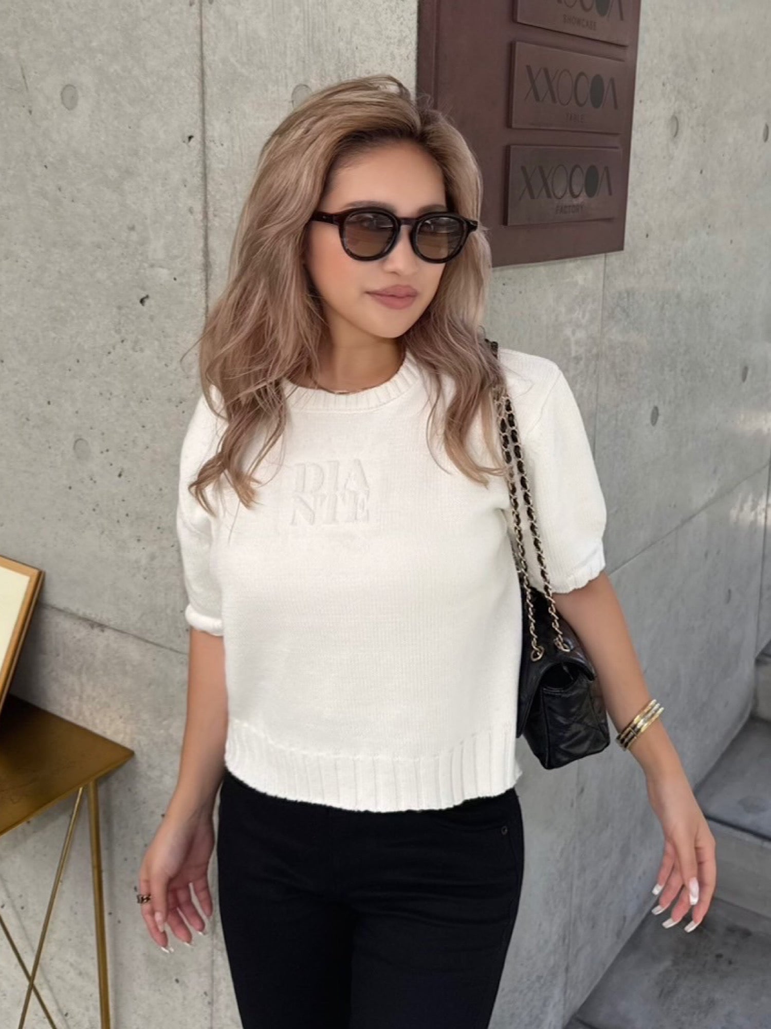 Emboss logo half sleeve knit