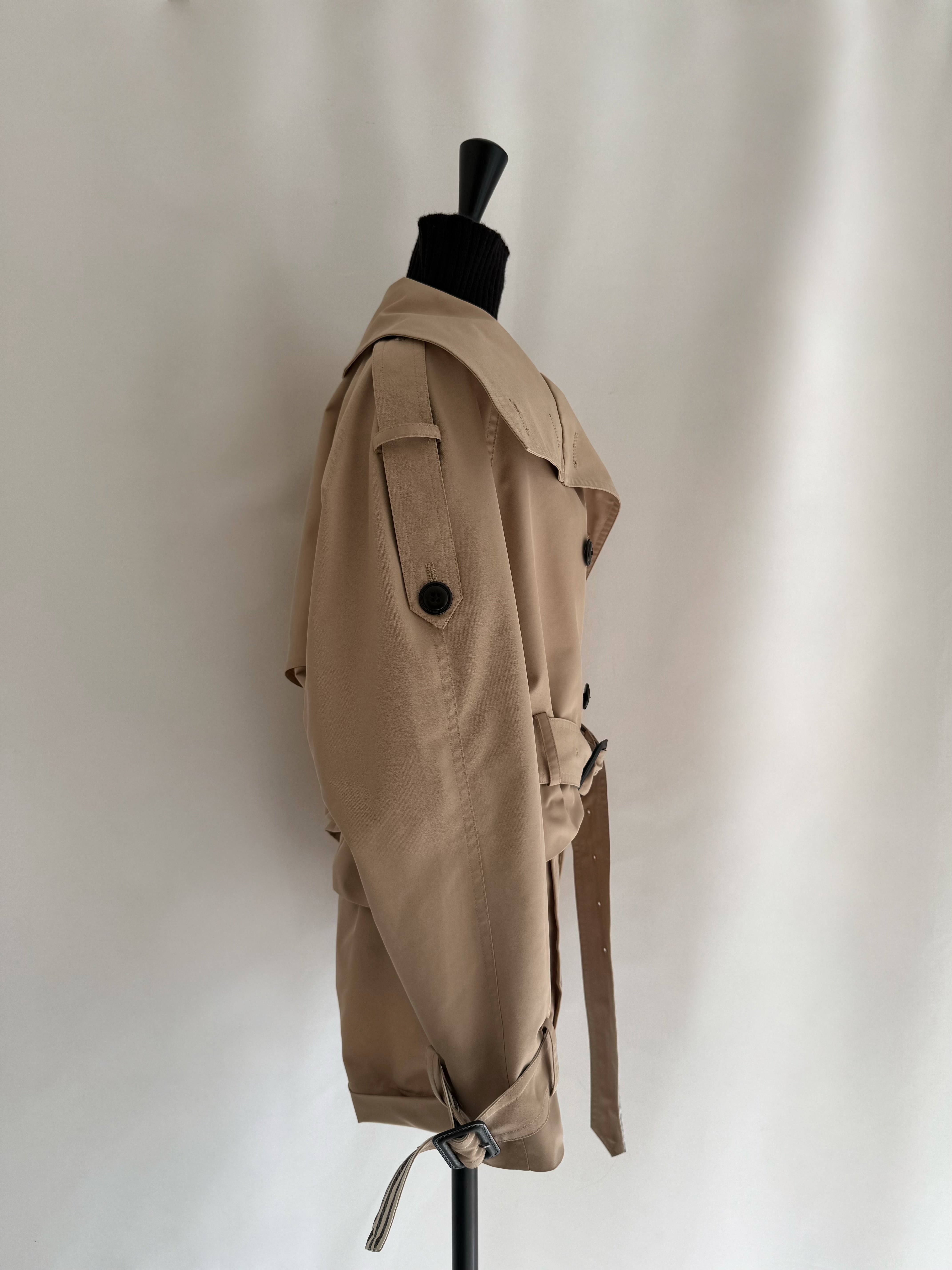 Raglan sleeve short trench coat