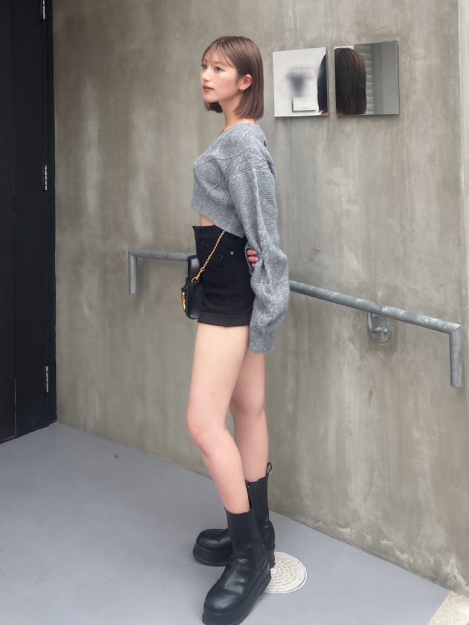 Bulky cable Vneck shrot knit