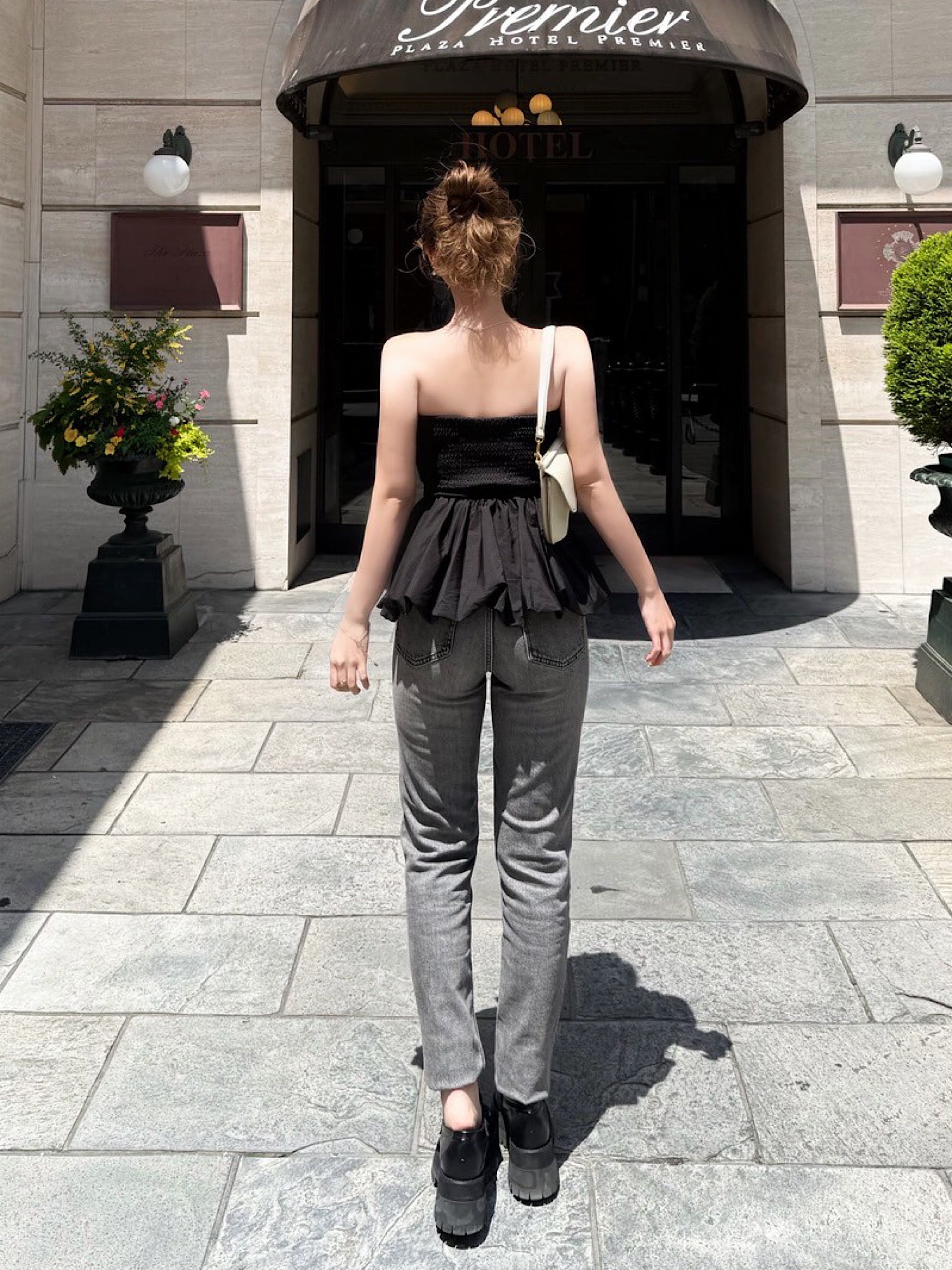 Initial plate peplum baretop