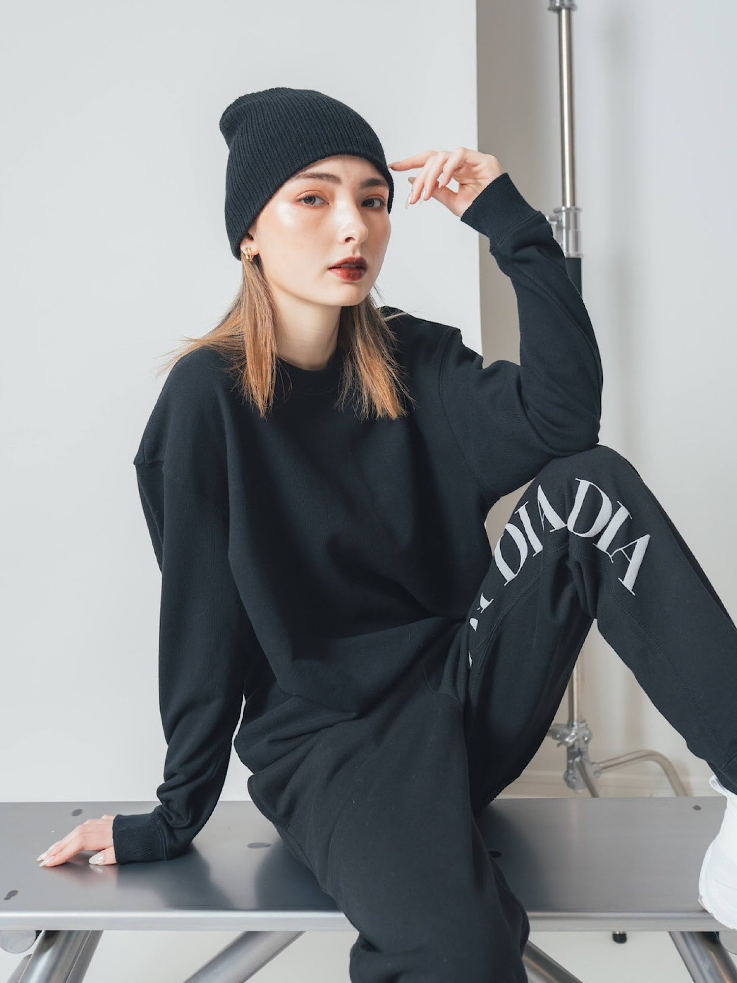 Vertical logo sweat pants