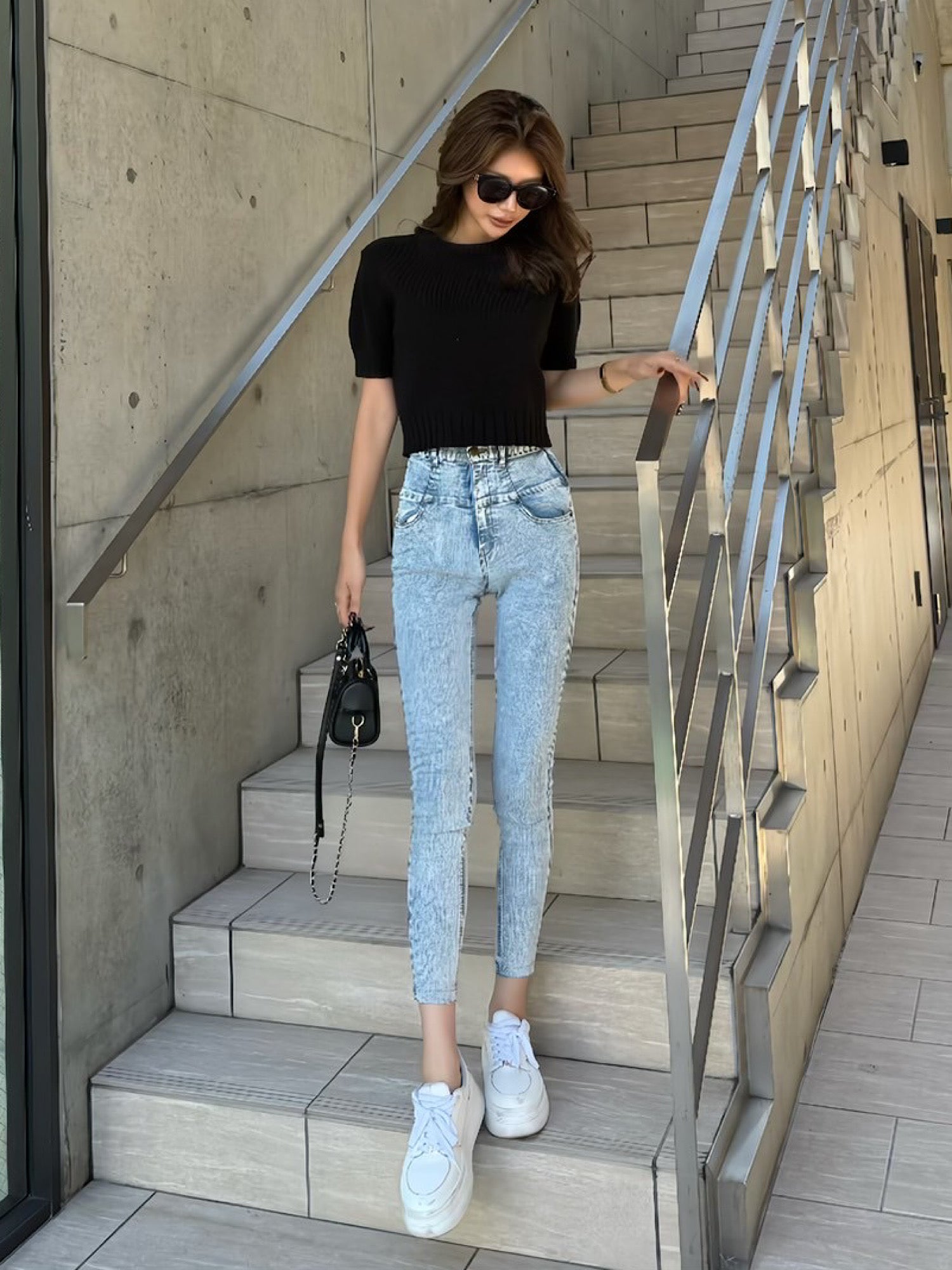 Emboss logo half sleeve knit