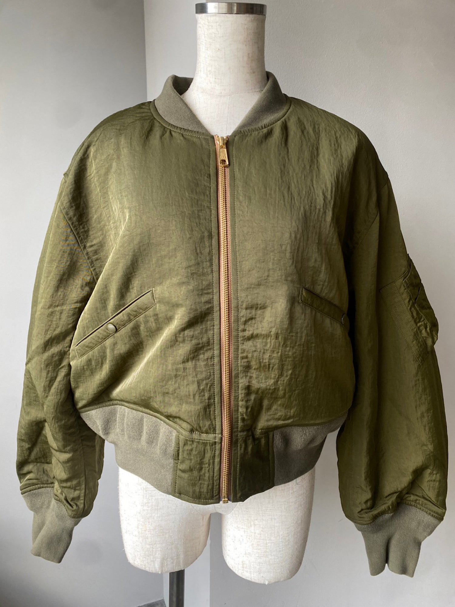 Cropped MA-1 blouson