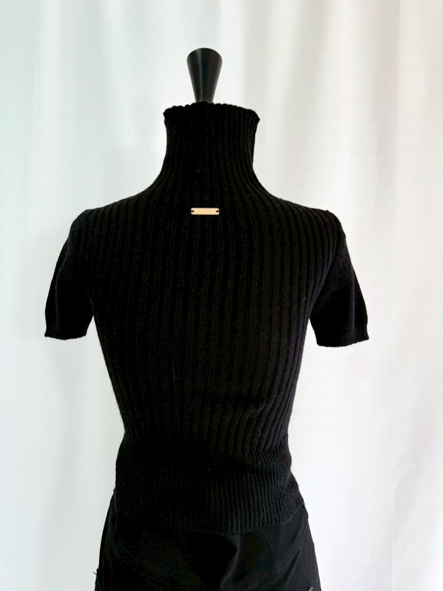 Accent logo turtleneck half knit