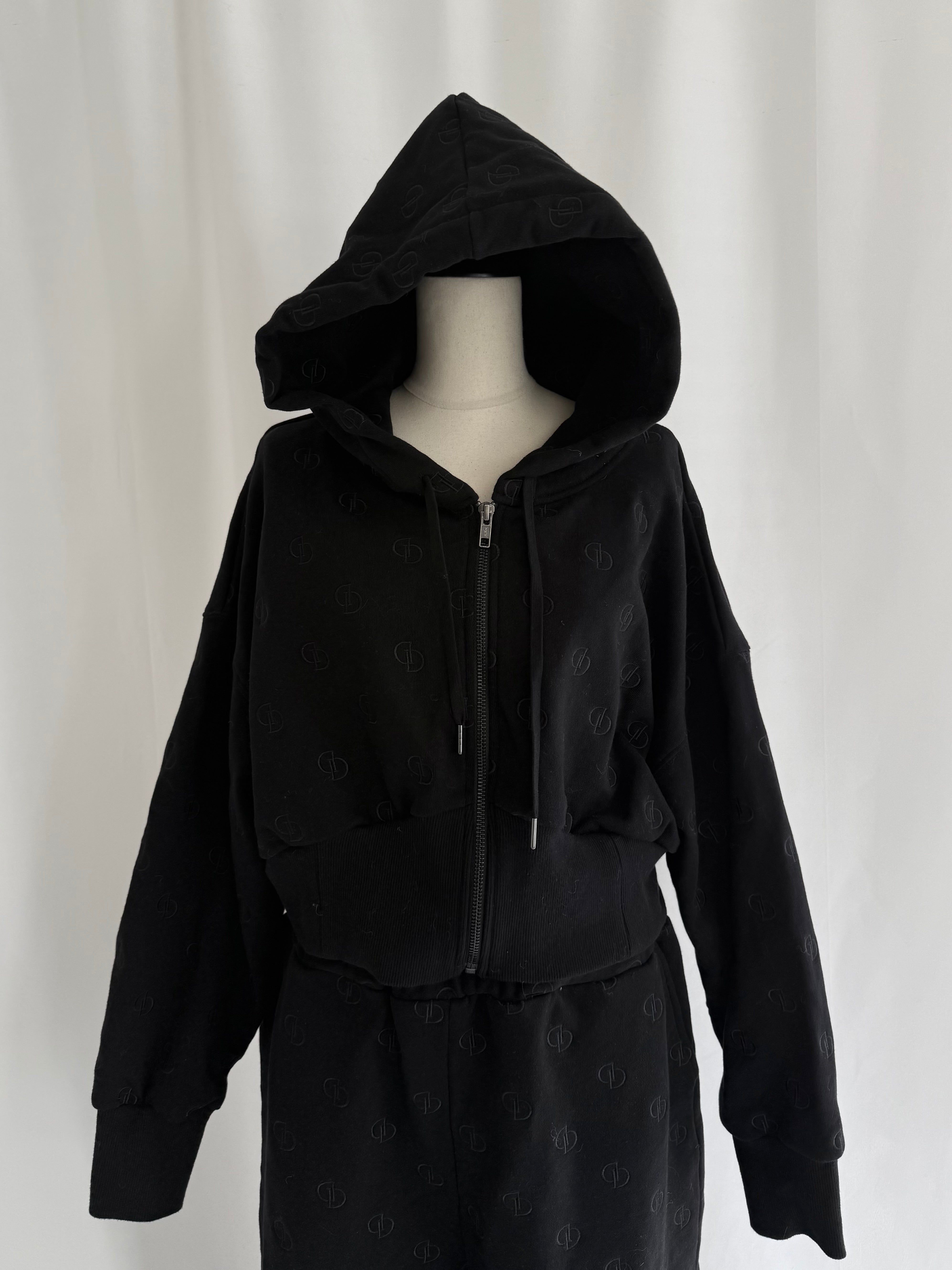 【予約】All over logo zip up hoodie sweat(BLK 12月中旬〜下旬発送予定)