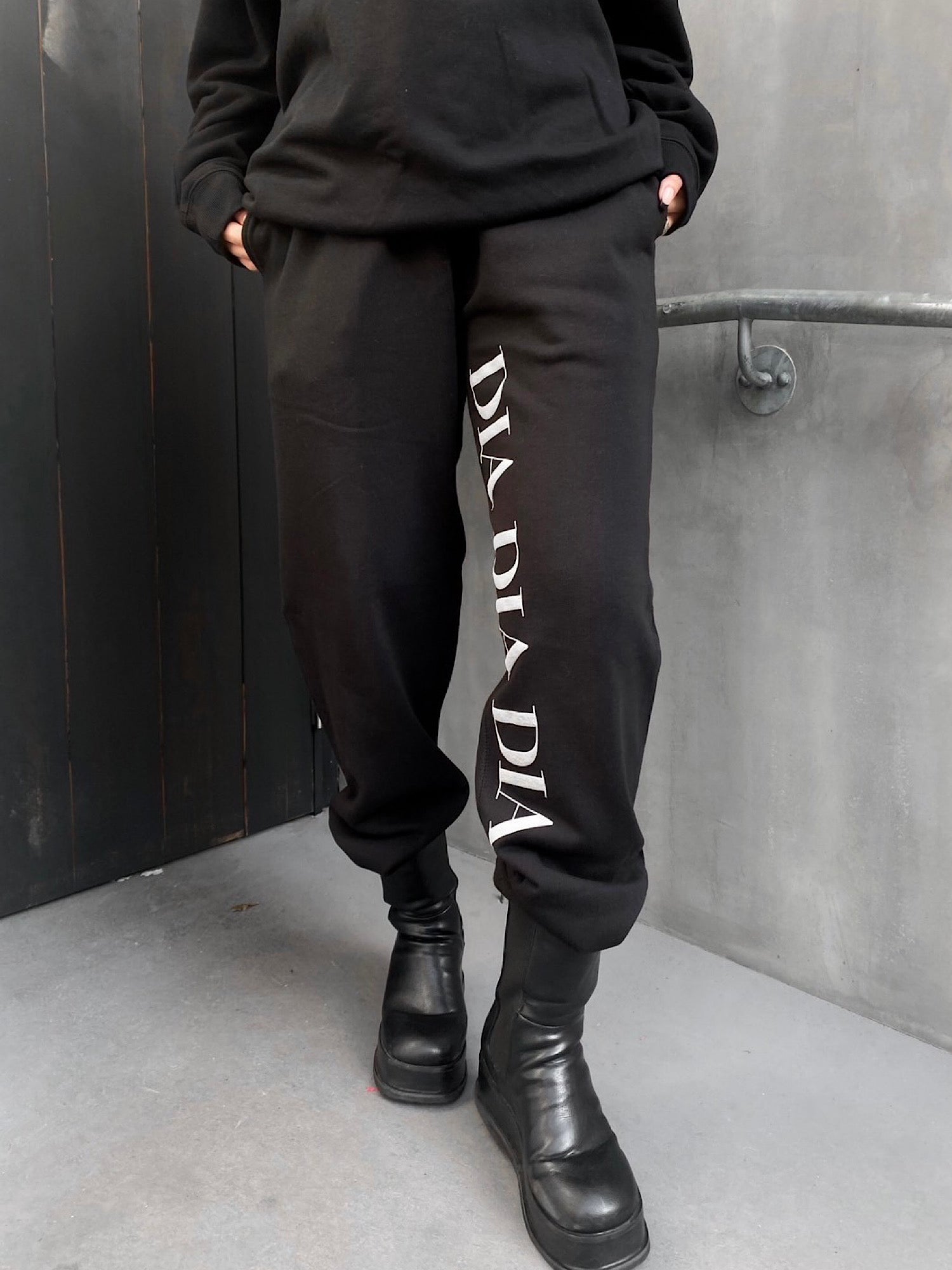 Vertical logo sweat pants
