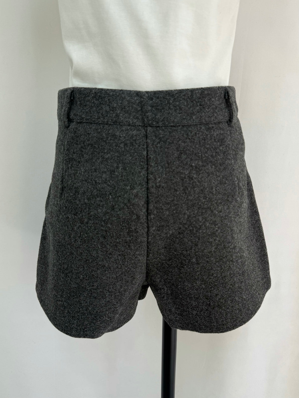 Front pocket warm shorts