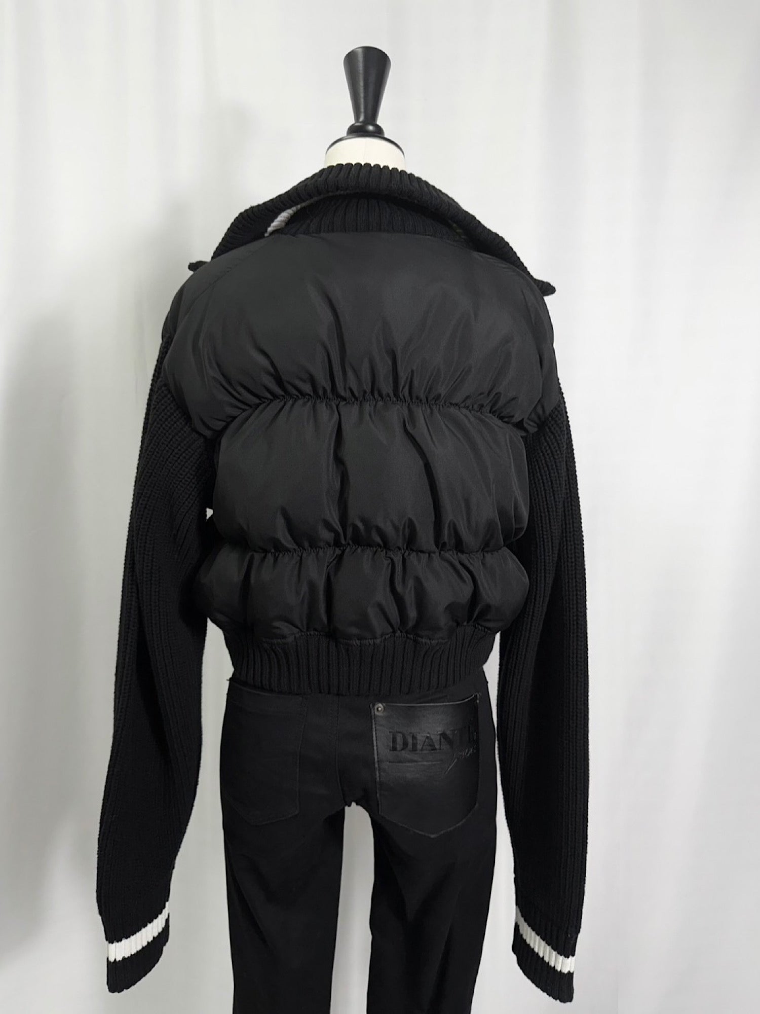 Accent color knit docking puffy blouson