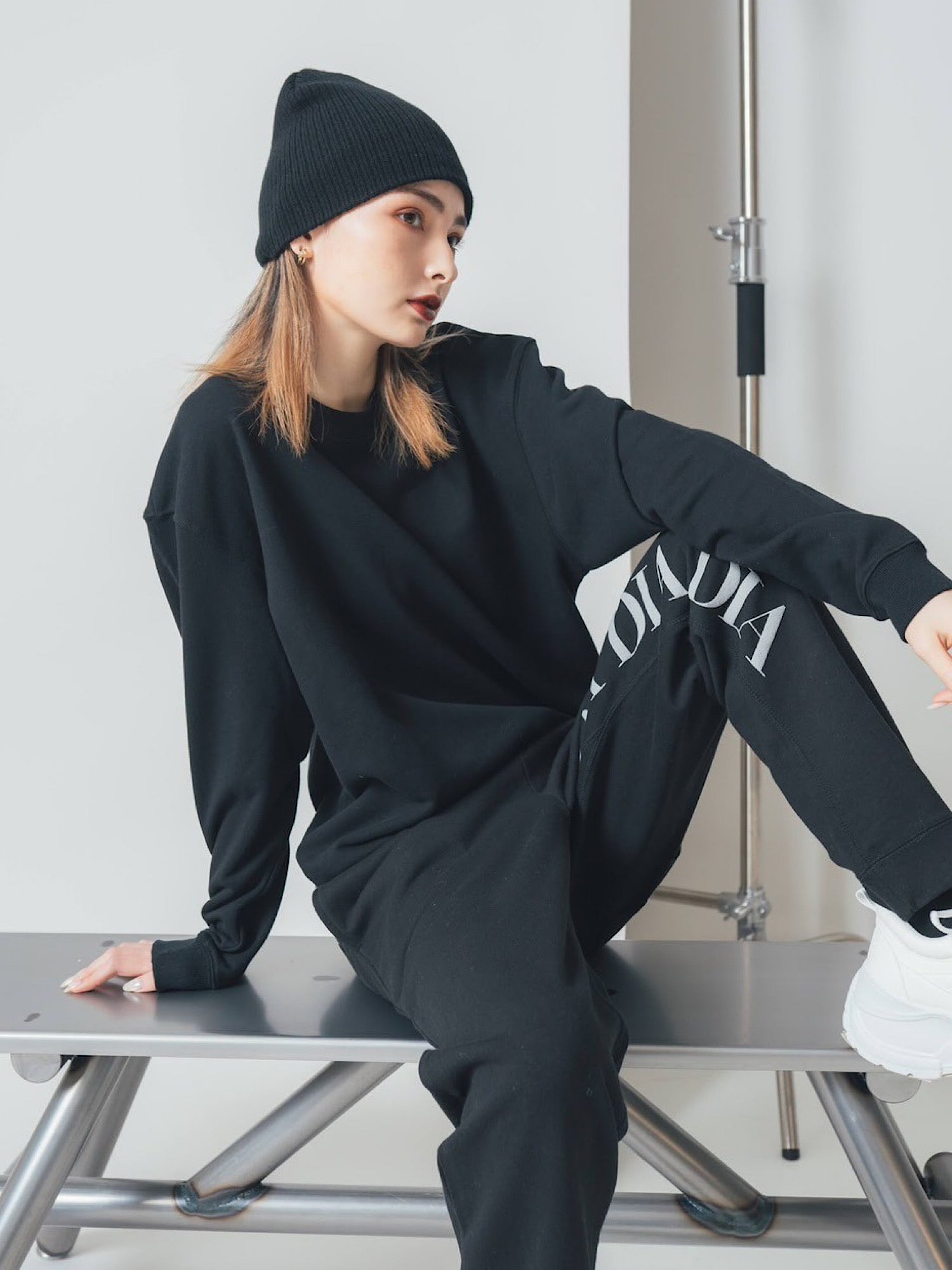 Vertical logo sweat pants