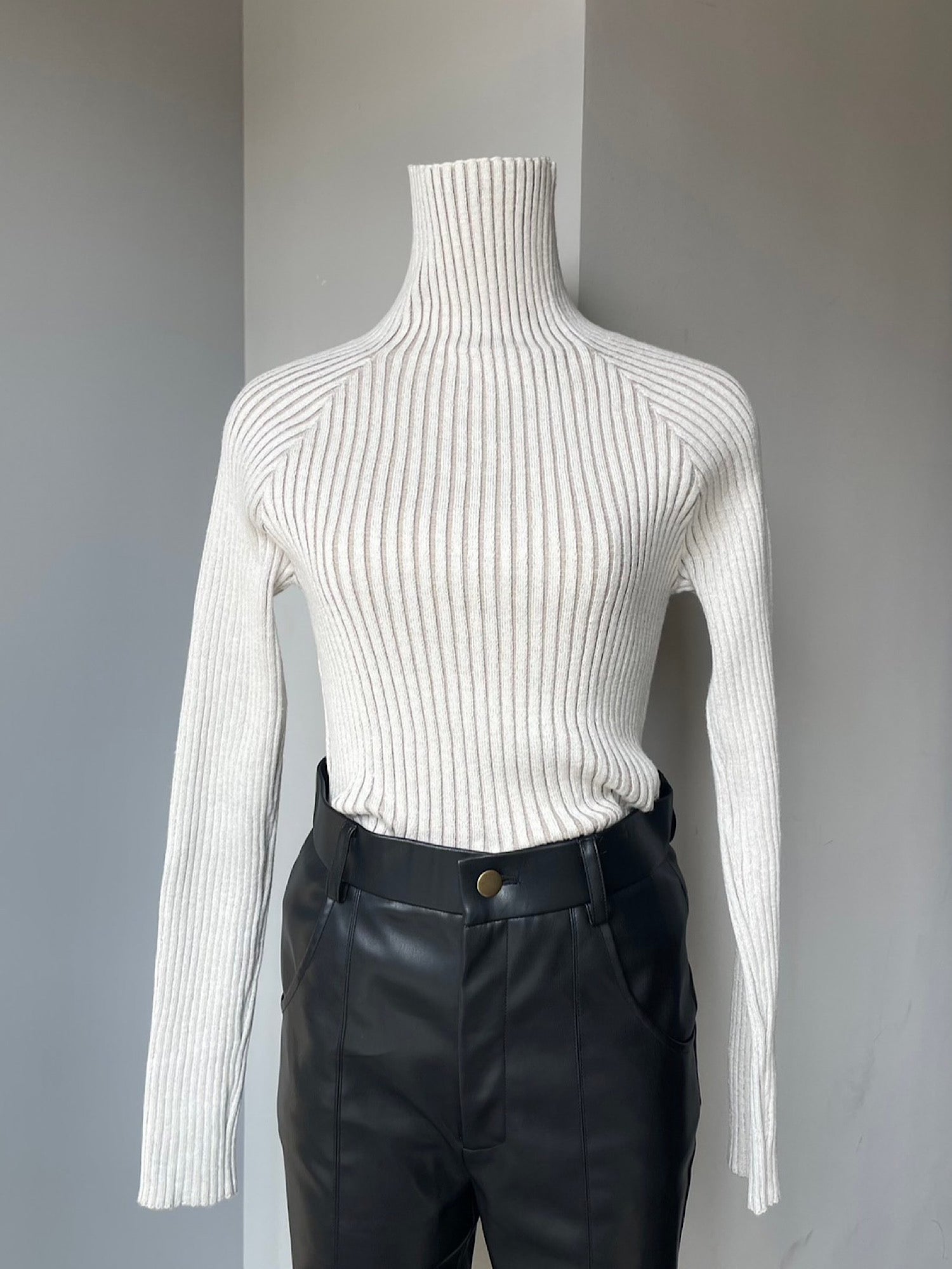 Multi color stand neck rib knit