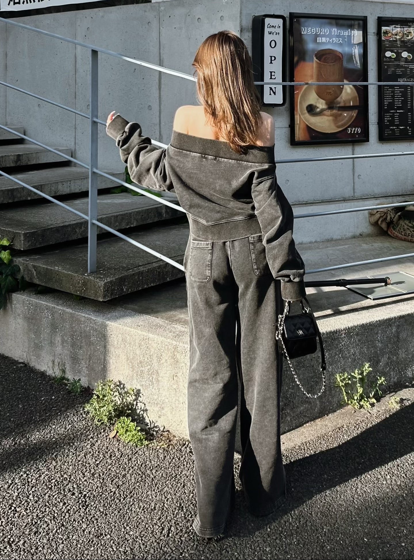 Overdye off-shoulder sweat tops