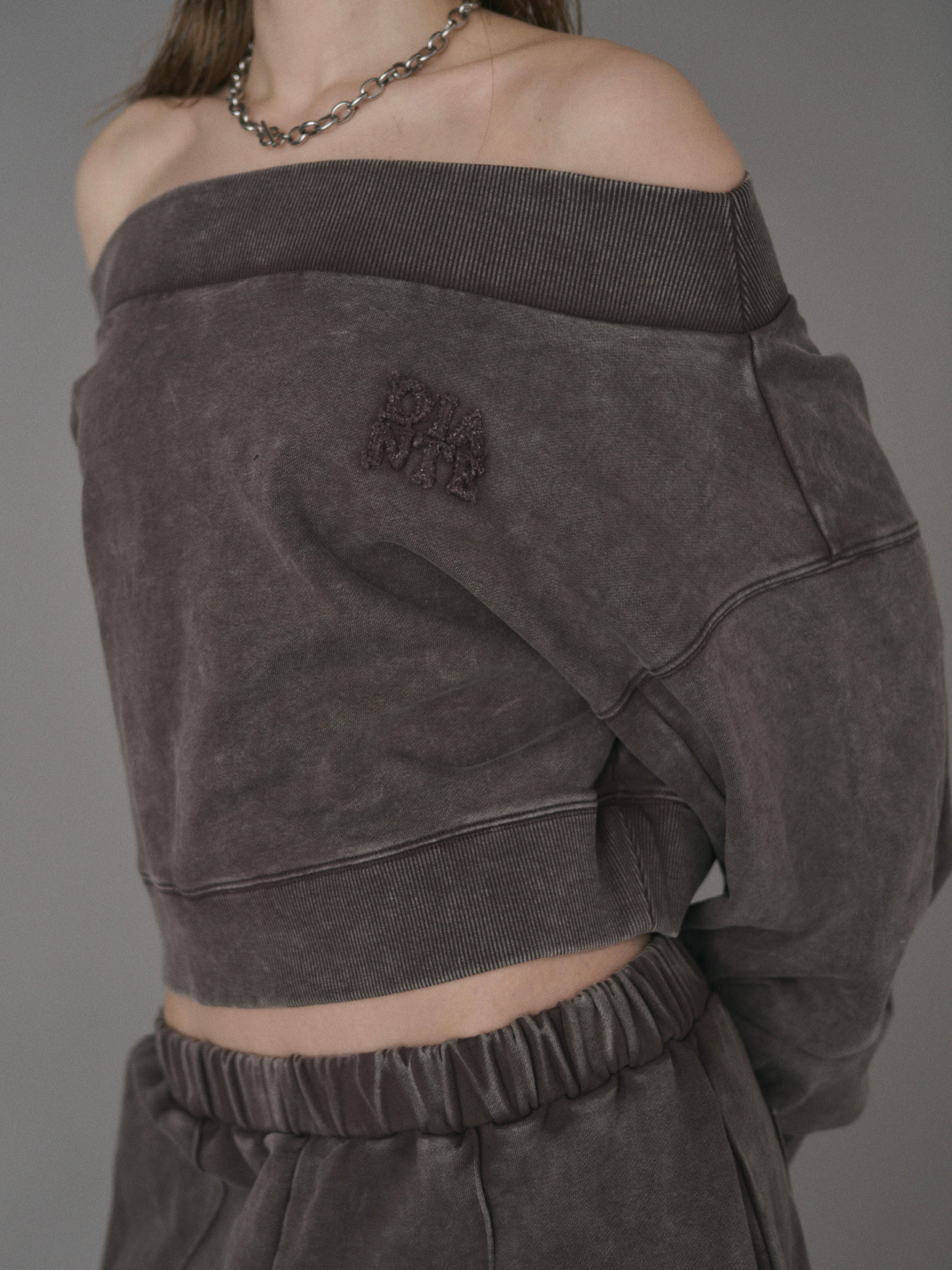 Overdye off-shoulder sweat tops