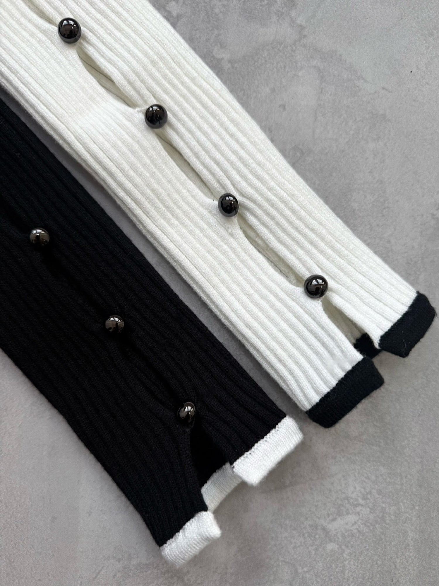 Button sleeve decorate knit