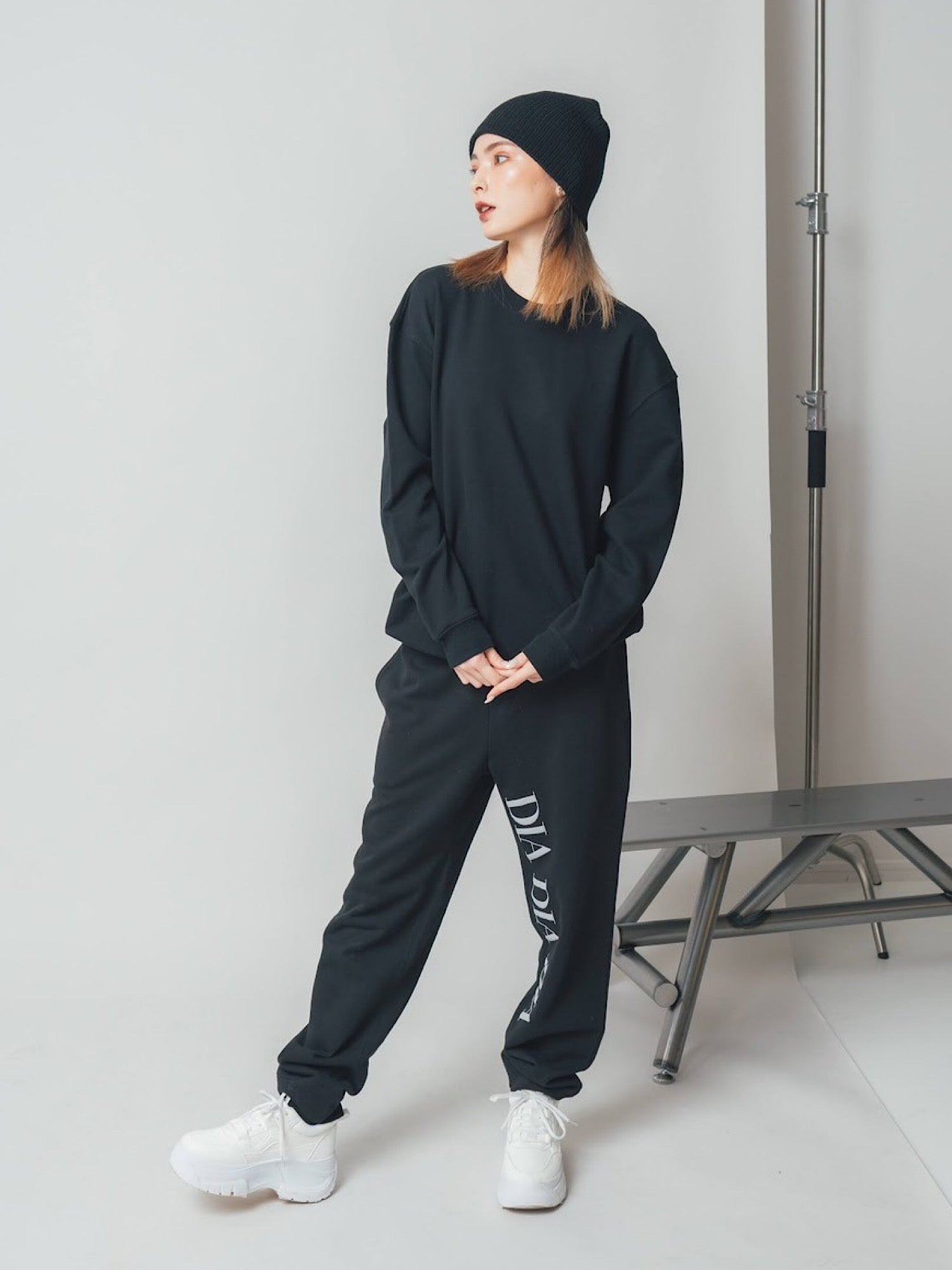 Vertical logo sweat pants