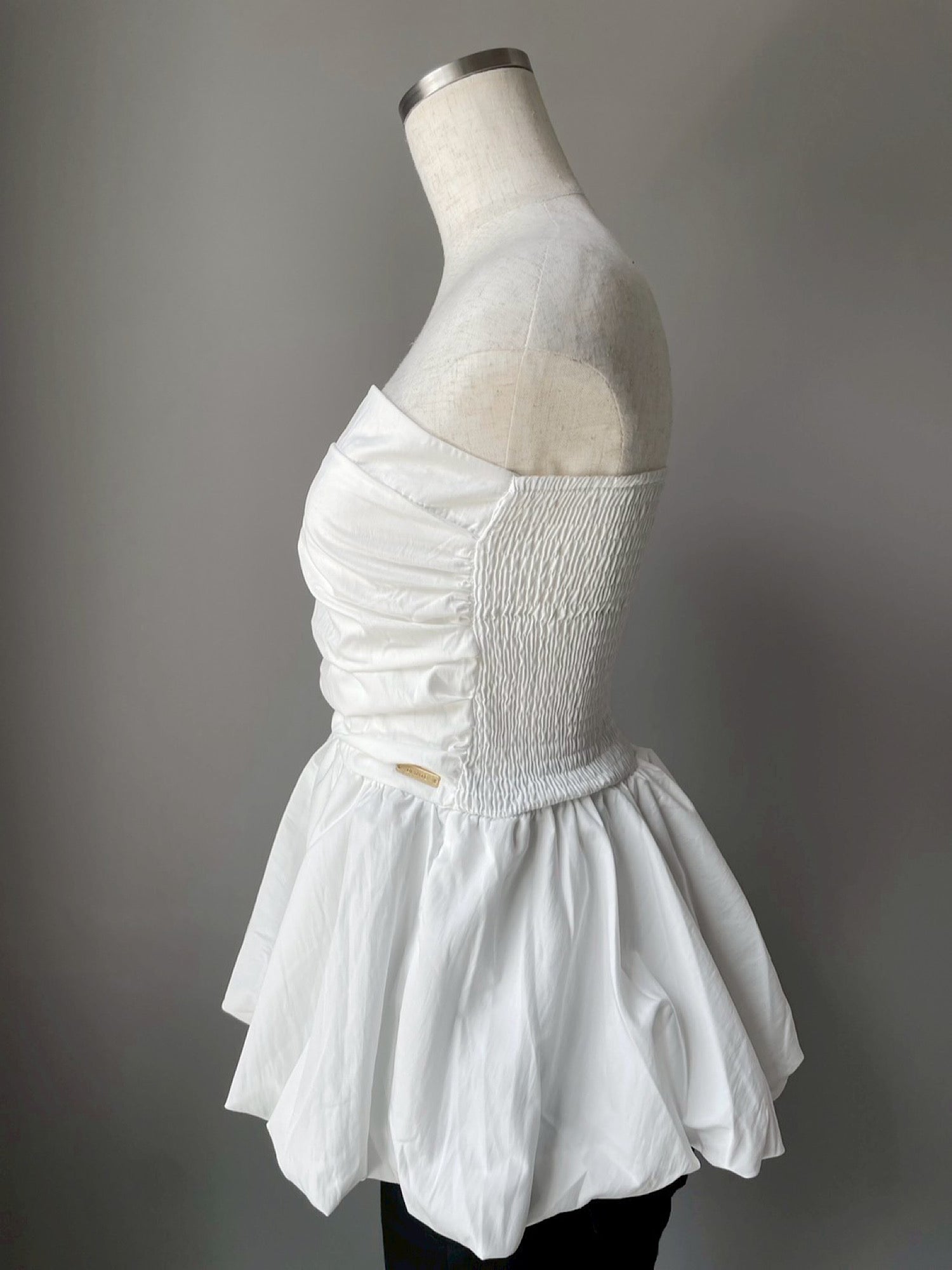 Initial plate peplum baretop