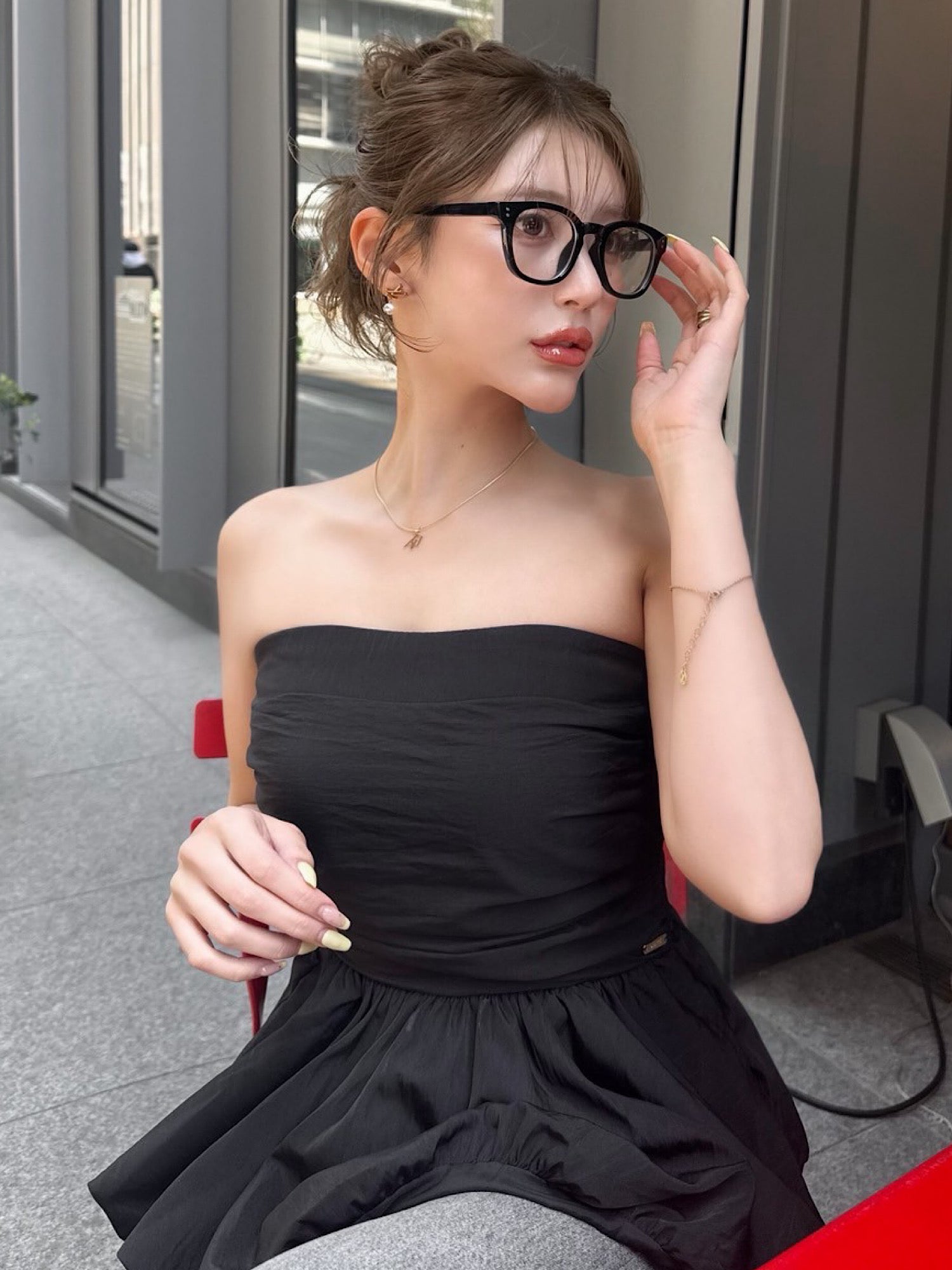 Initial plate peplum baretop