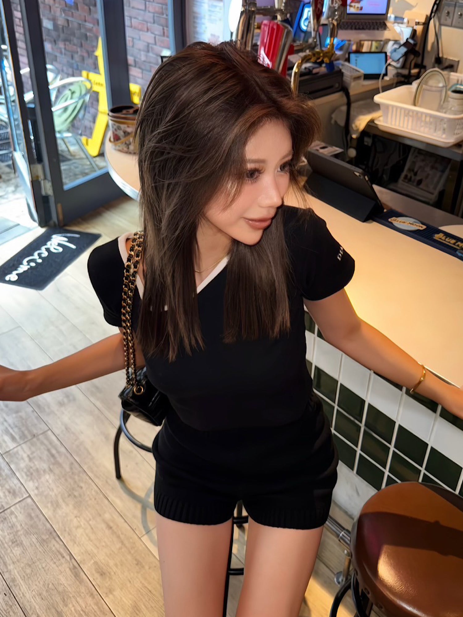 Emboss logo half sleeve knit