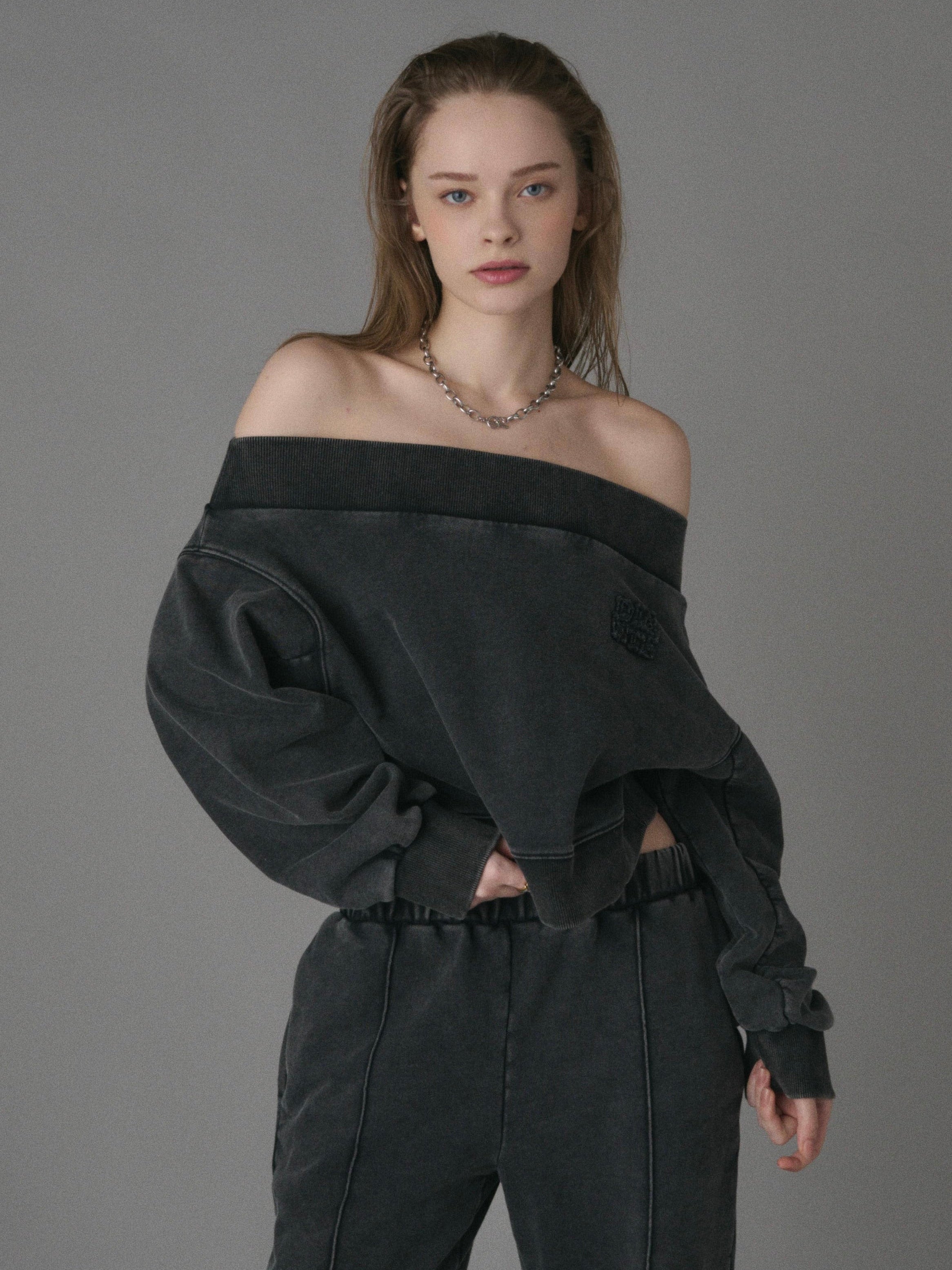 Overdye off-shoulder sweat tops